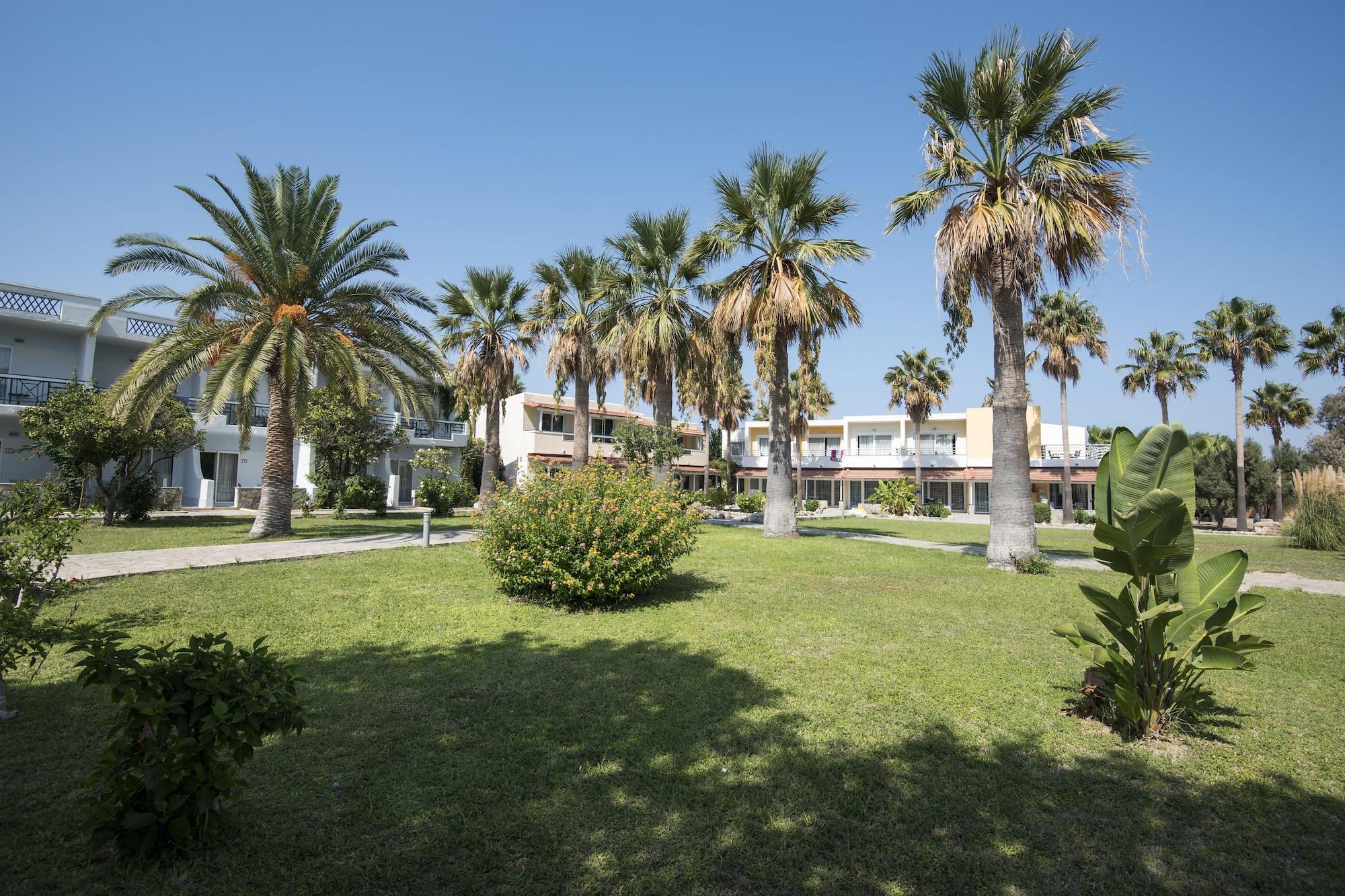 Atlantis Hotel - фото