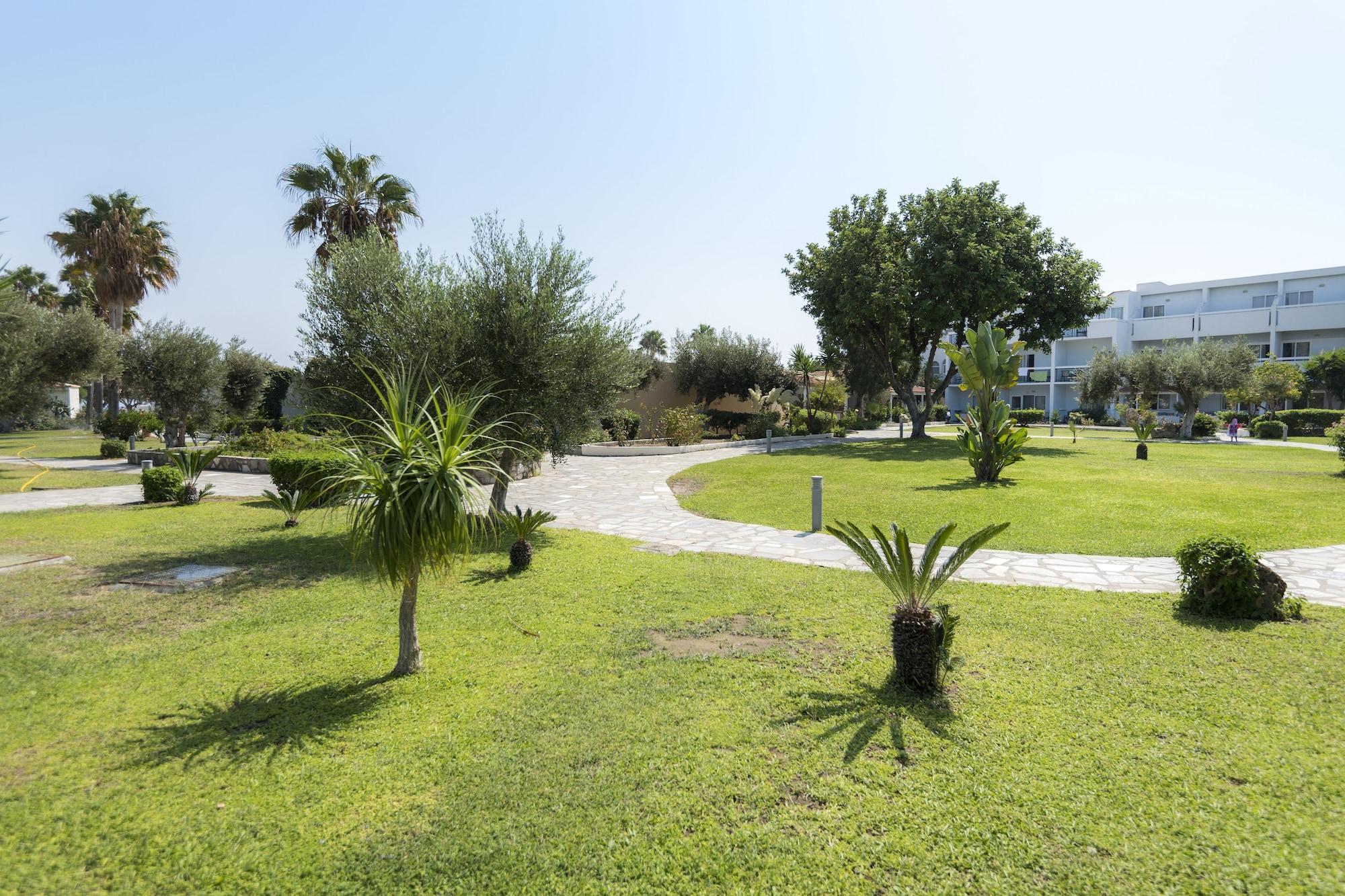 Atlantis Hotel - фото