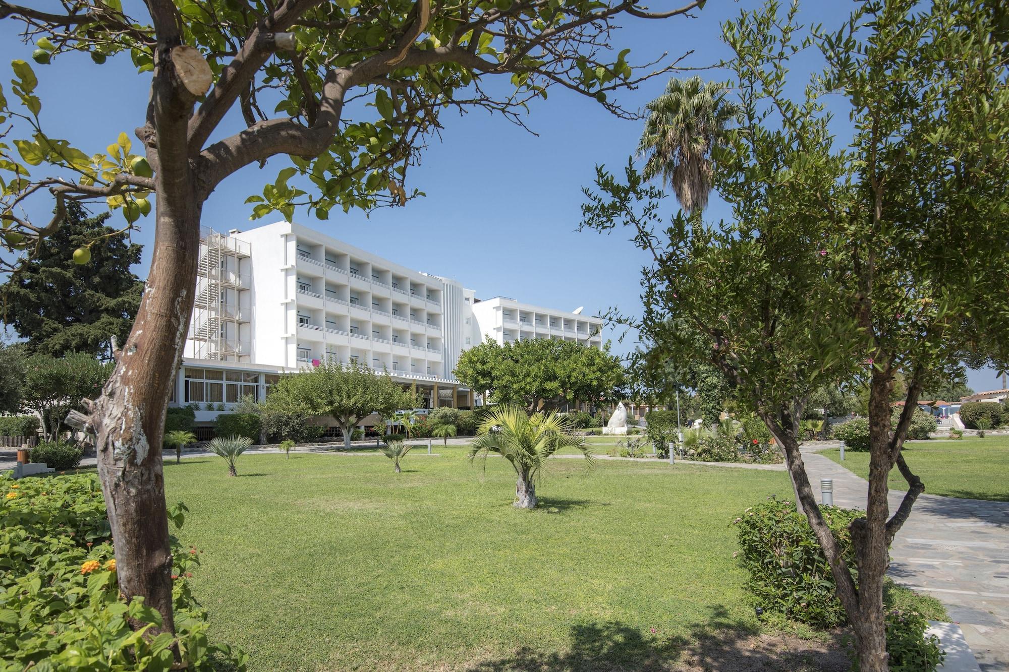 Atlantis Hotel - фото