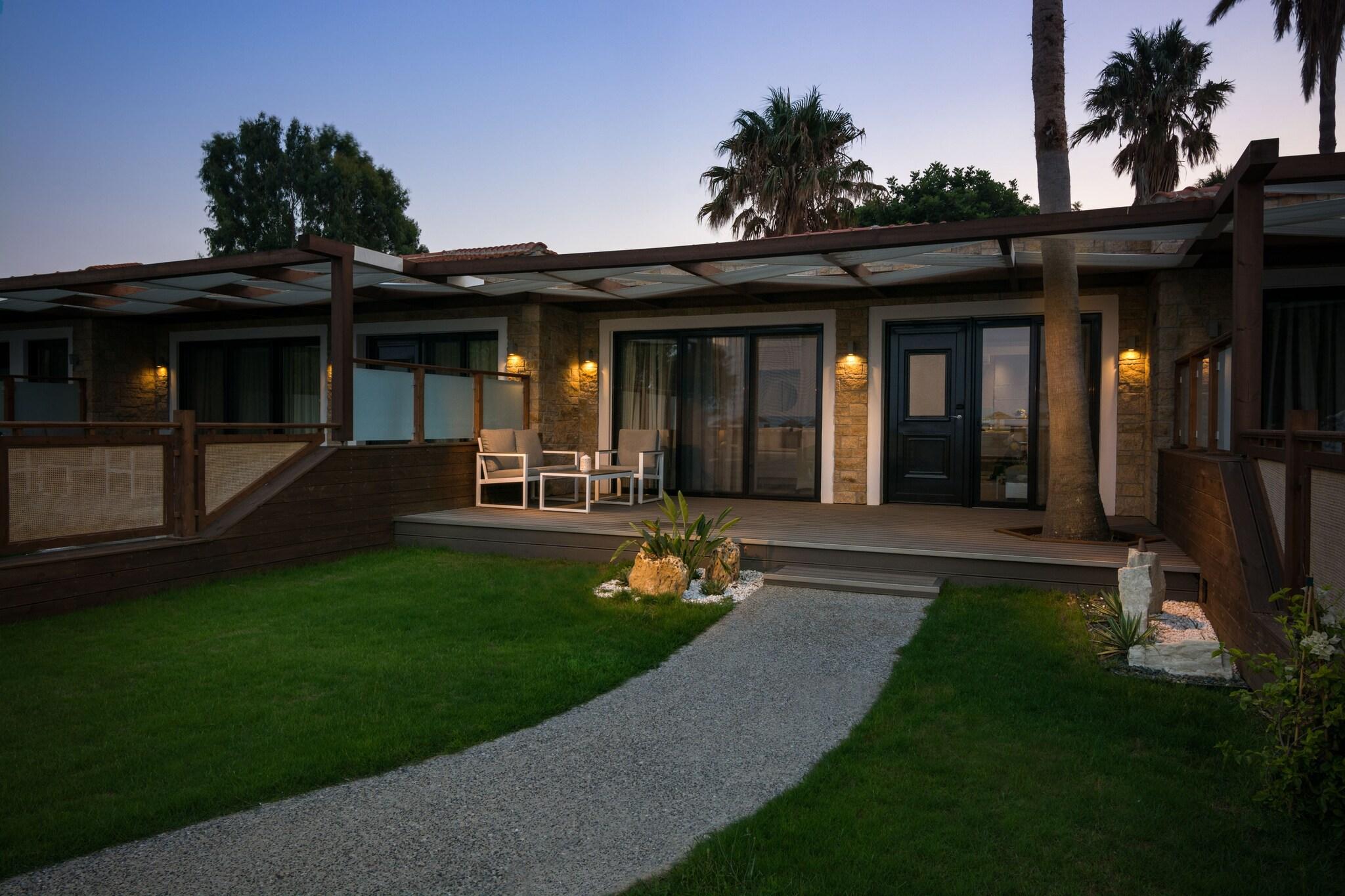 Atlantis Hotel - фото