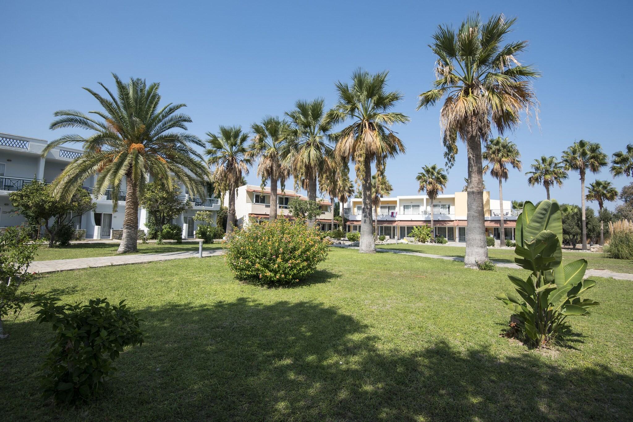 Atlantis Hotel - фото