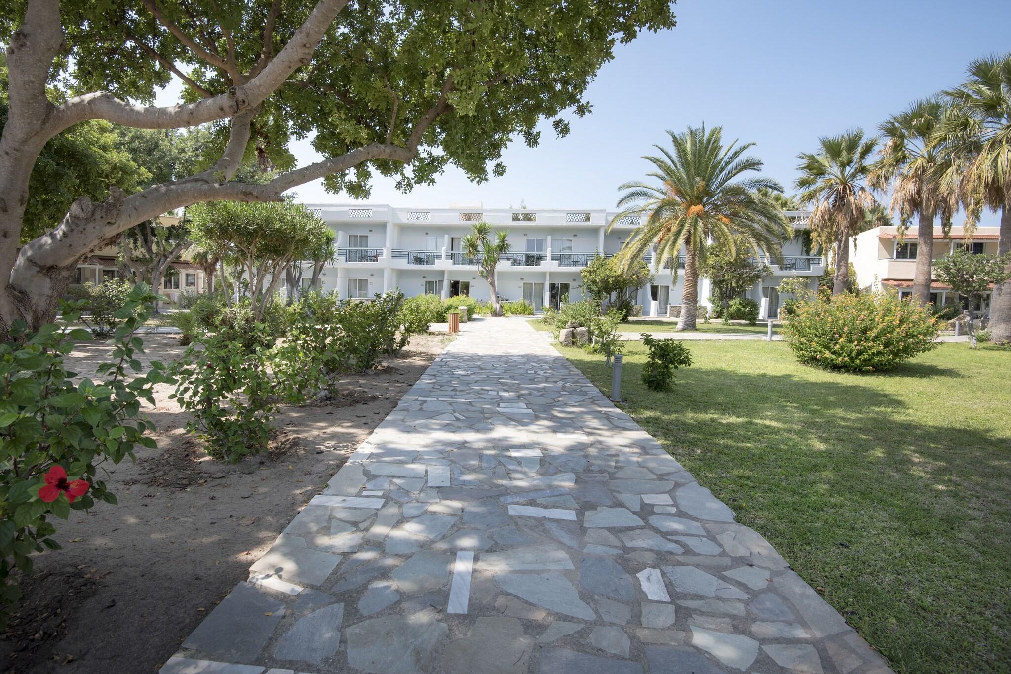 Atlantis Hotel - фото