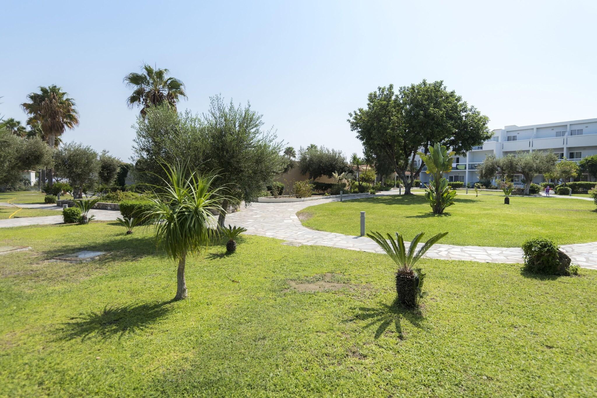 Atlantis Hotel - фото