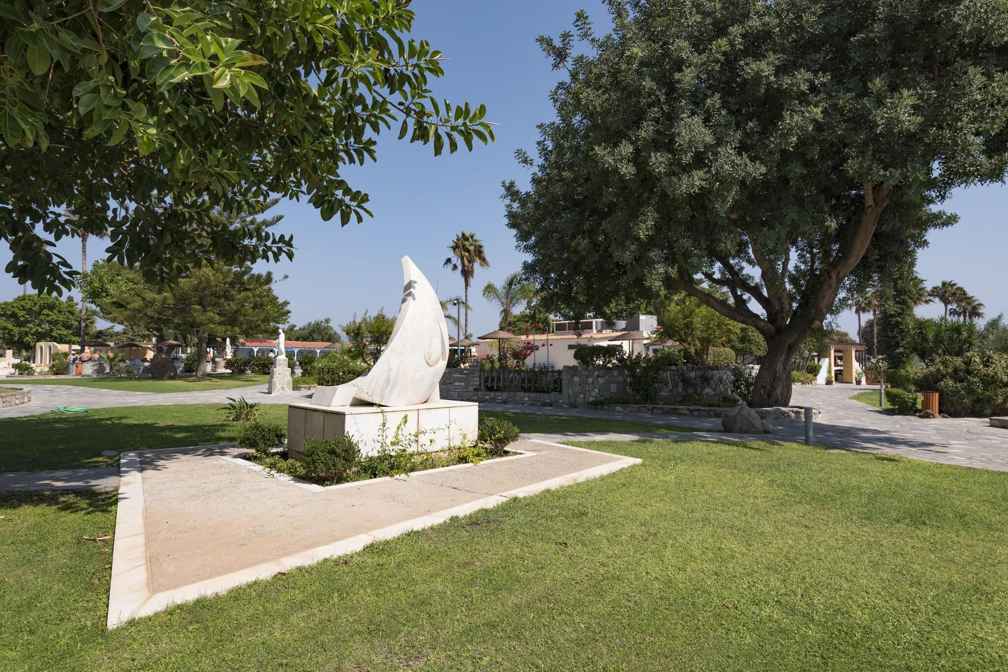 Atlantis Hotel - фото