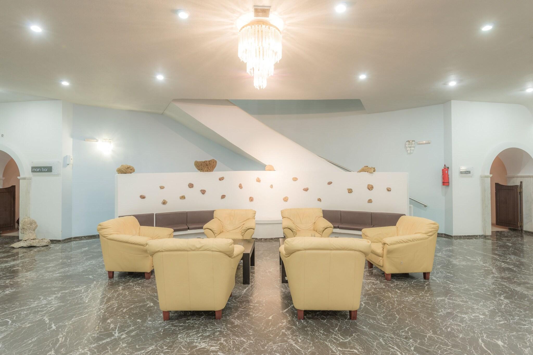 Atlantis Hotel - фото