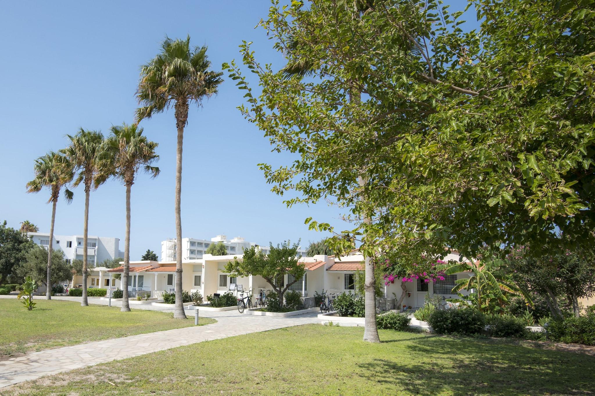 Atlantis Hotel - фото