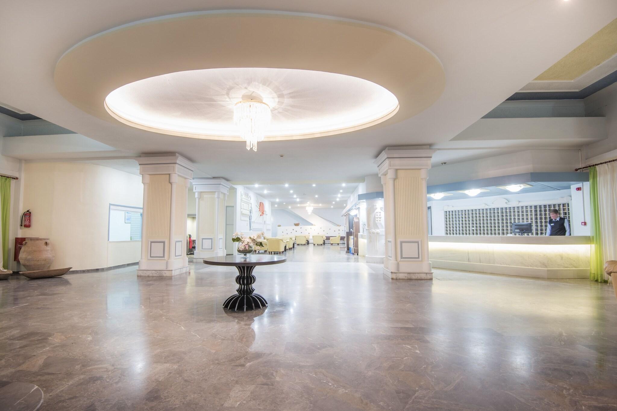 Atlantis Hotel - фото