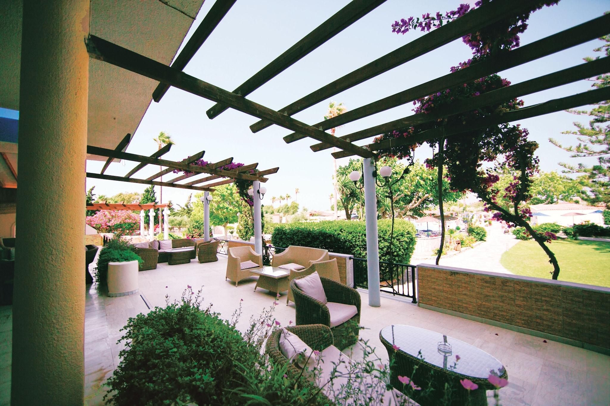 Atlantis Hotel - фото