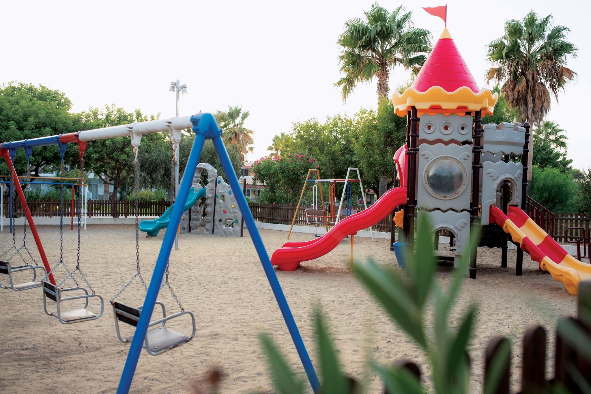 Atlantis Hotel - фото