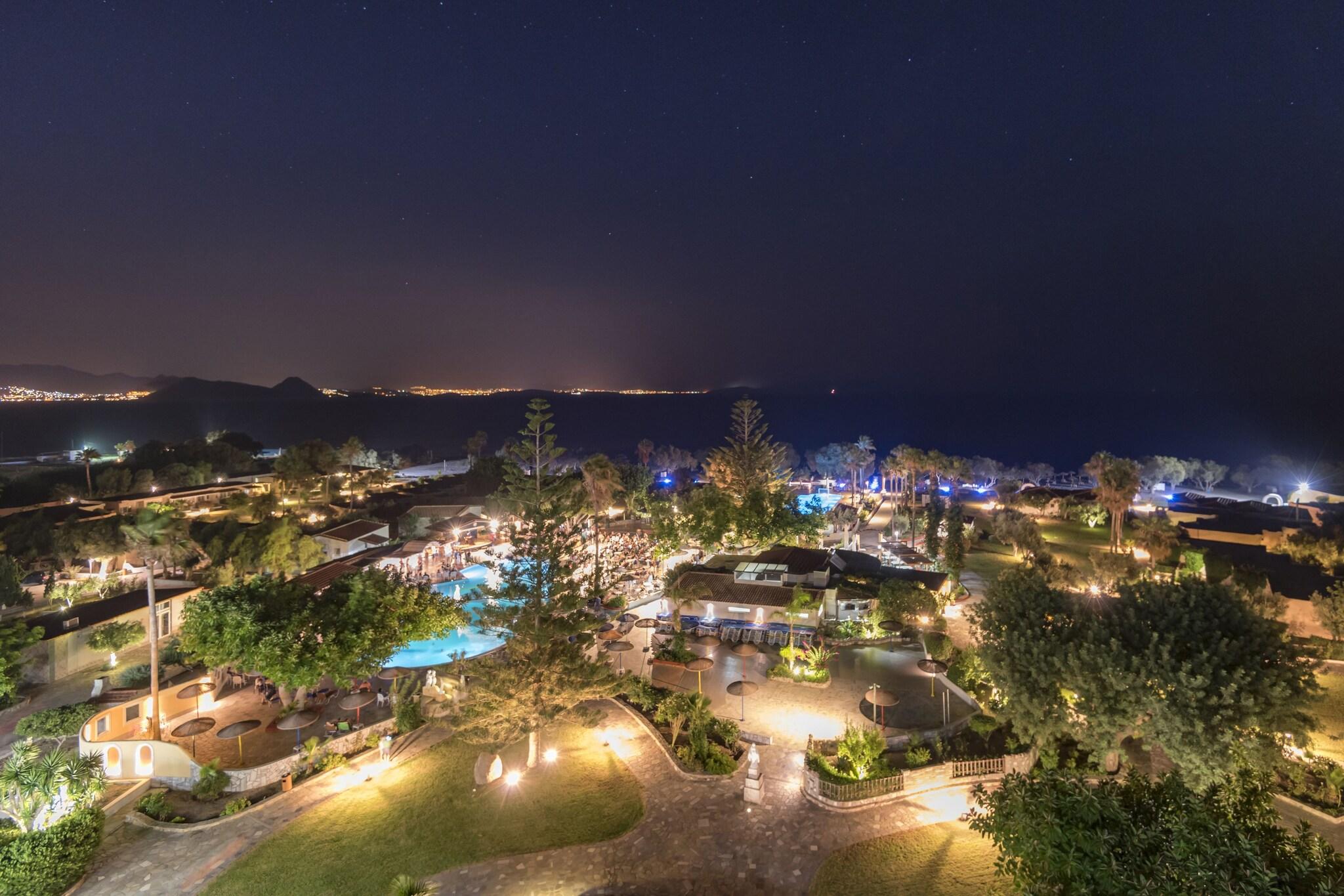 Atlantis Hotel - фото