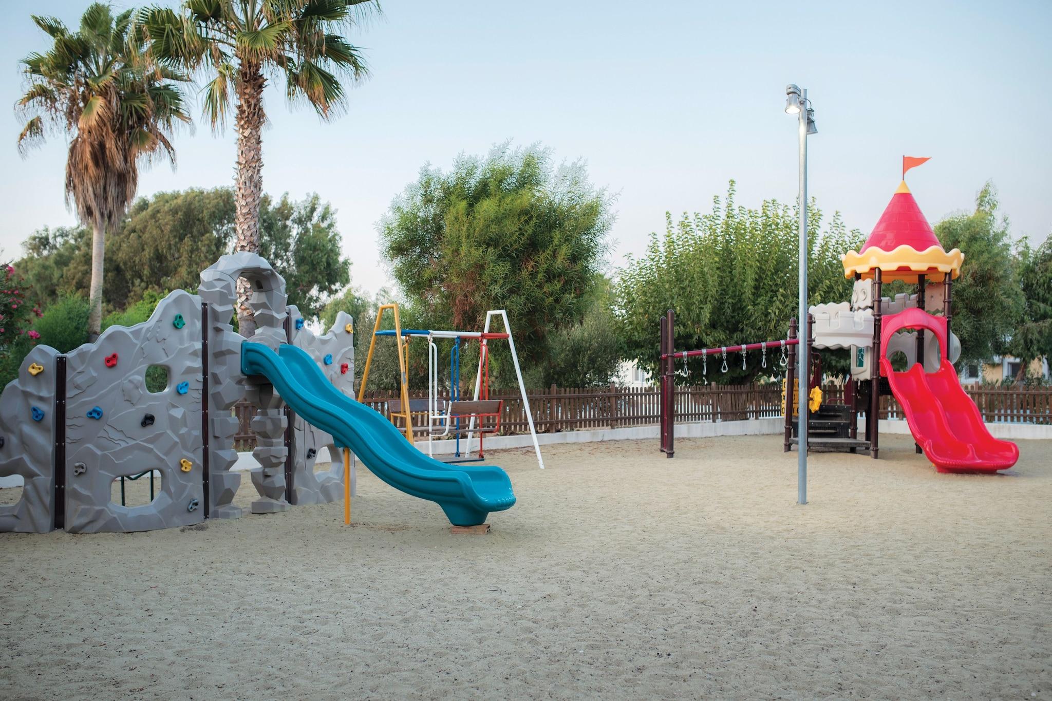 Atlantis Hotel - фото