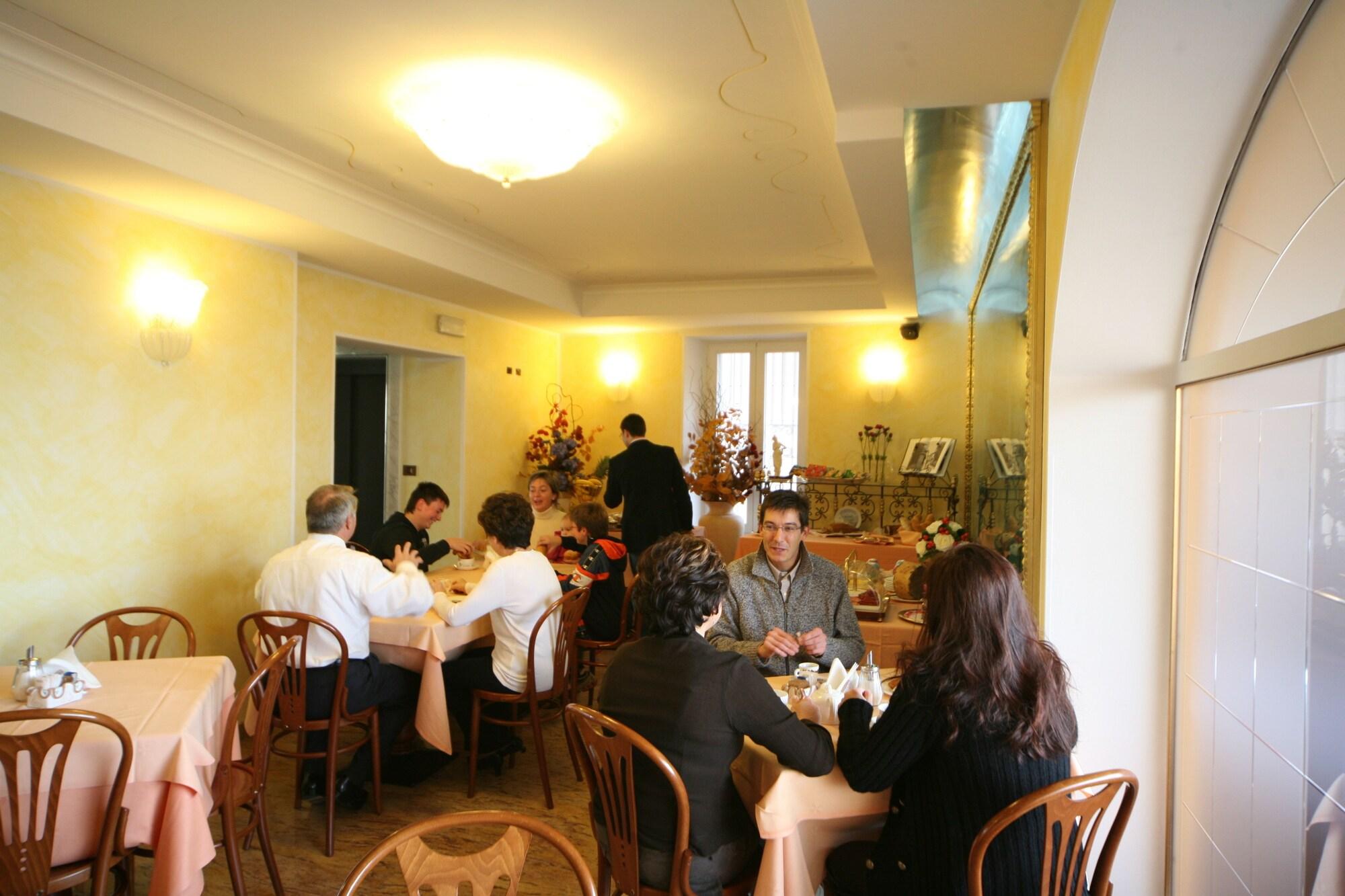 Hotel Ungheria Varese 1946