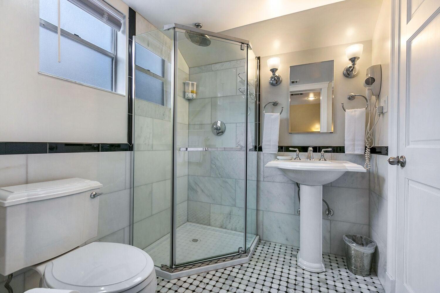 B & W Courtyards Inn by null