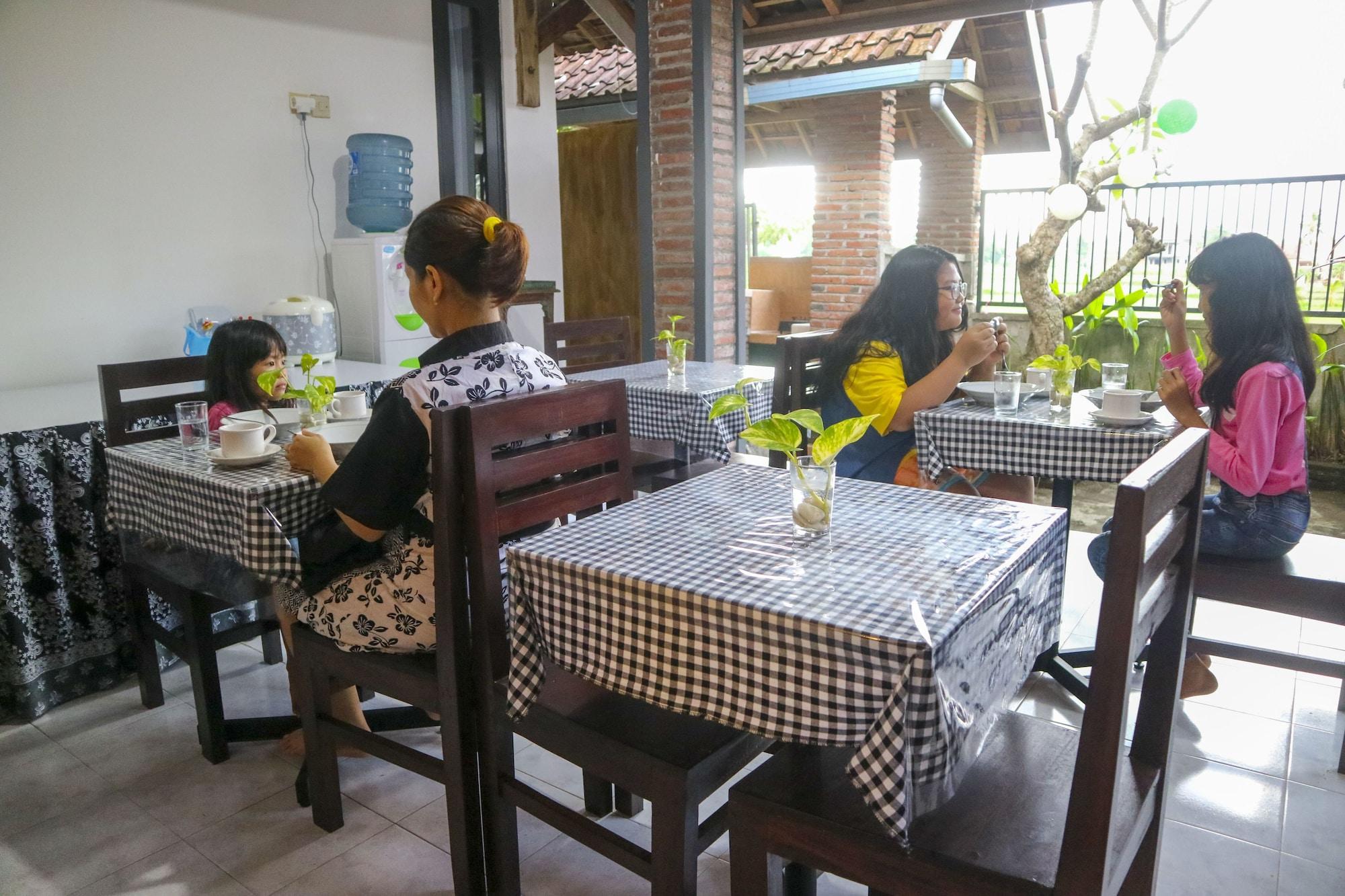 De Lungguh Family Homestay