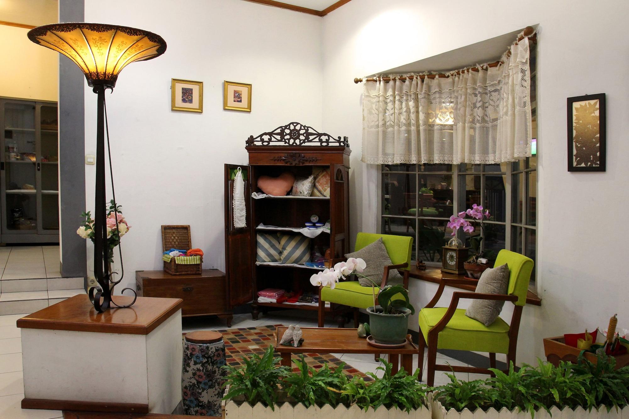 Rumah Asri Bed And Breakfast