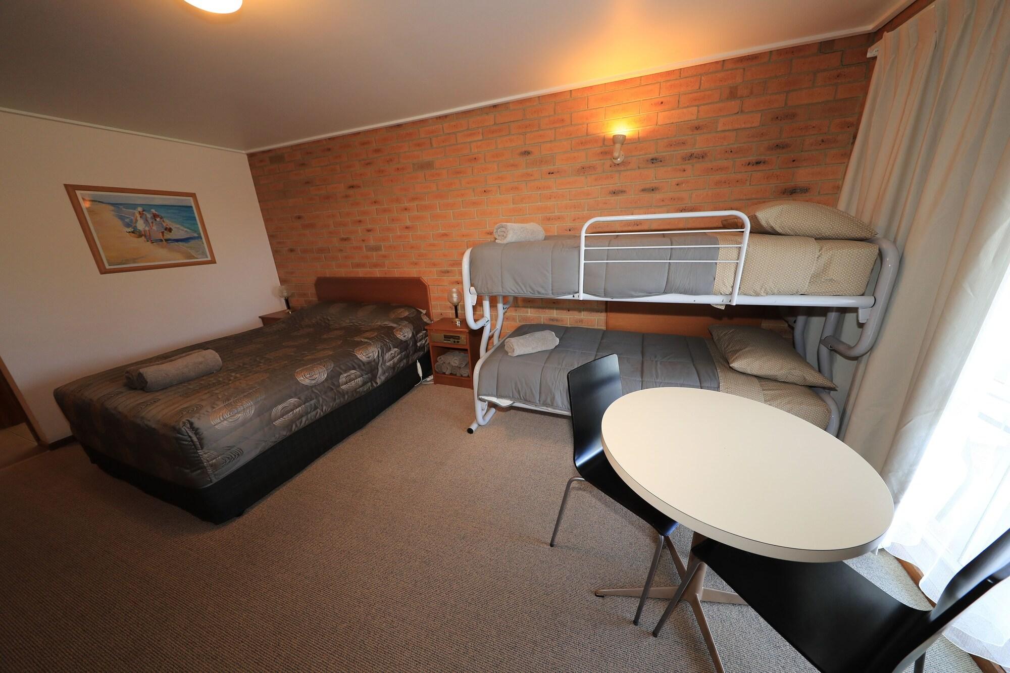 Quays Motel San Remo