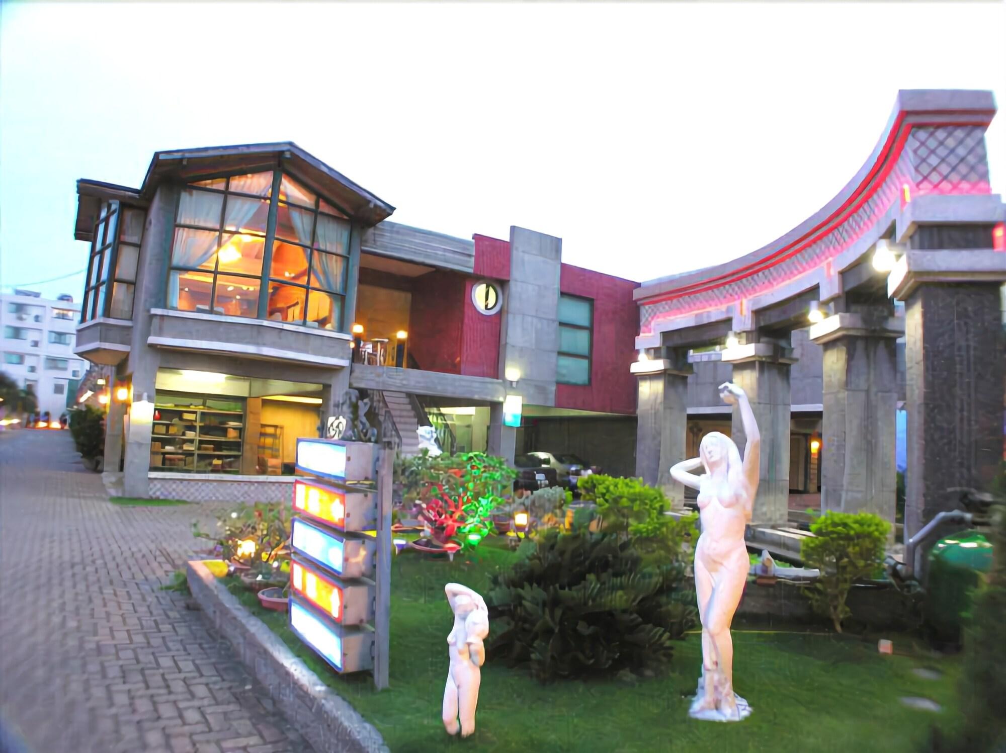 Changsing Business Motel
