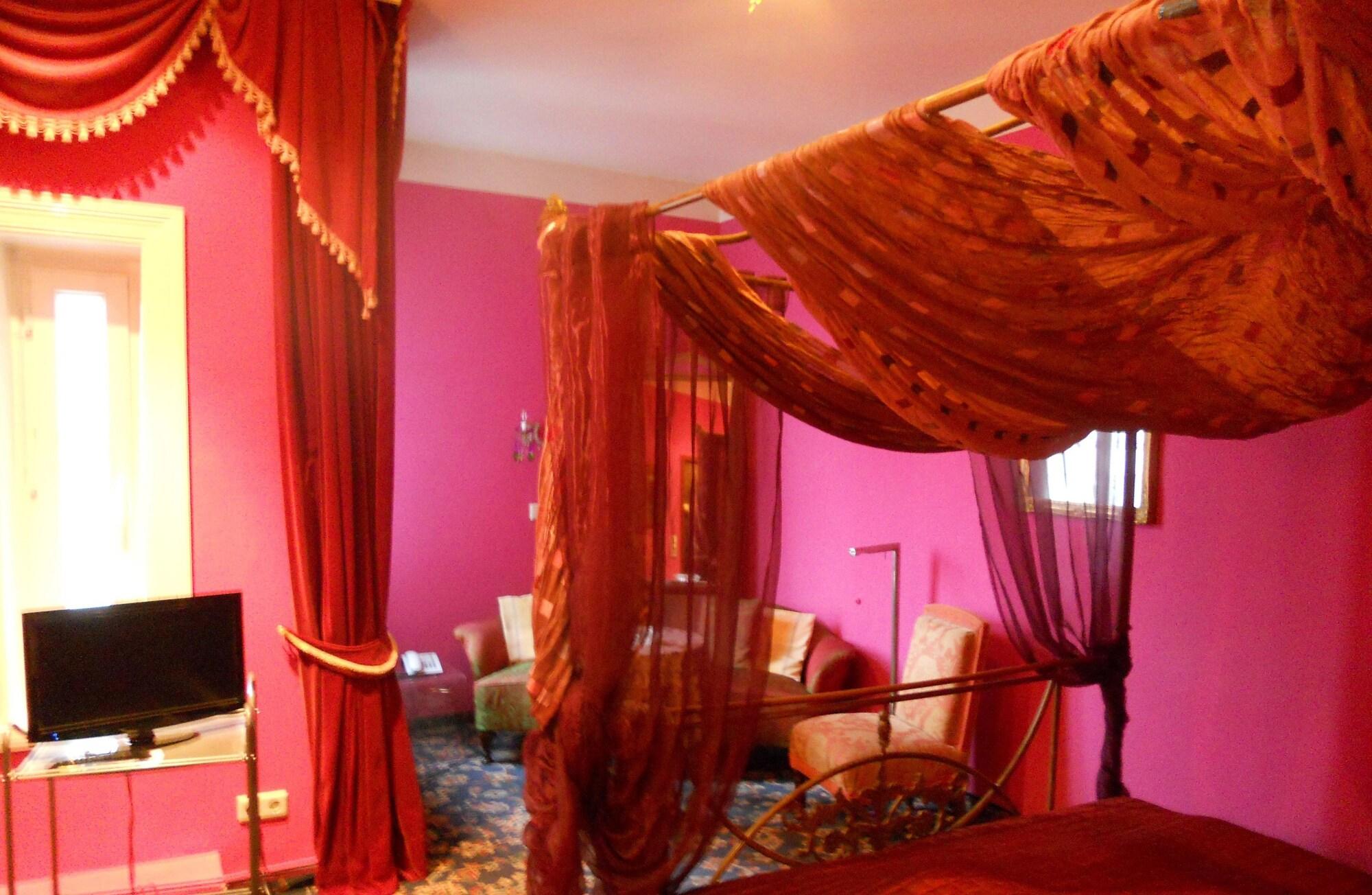 Hotel Village by null