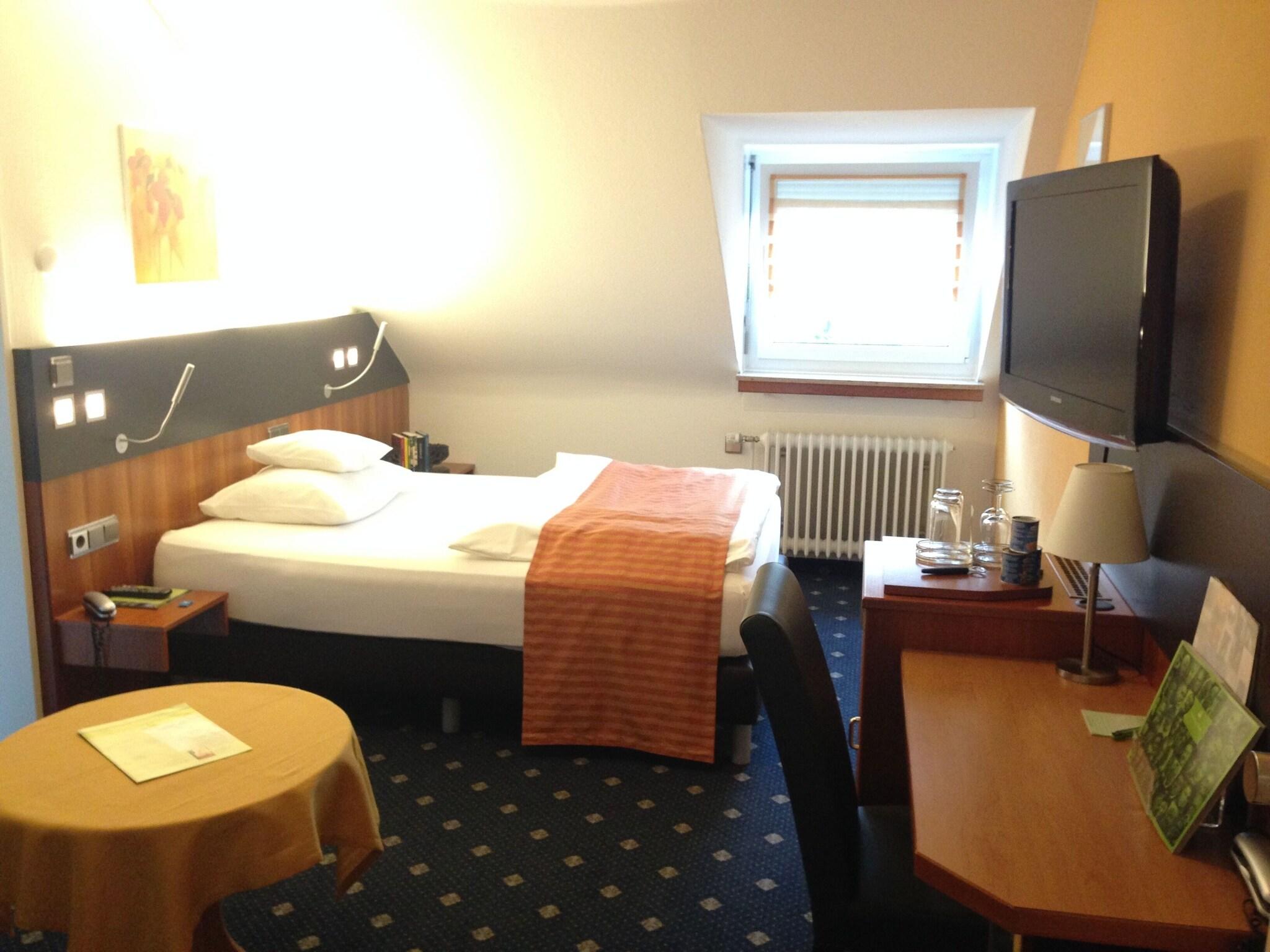 Park Hotel Post Freiburg - Kultur und Literatur am Colombipark by null