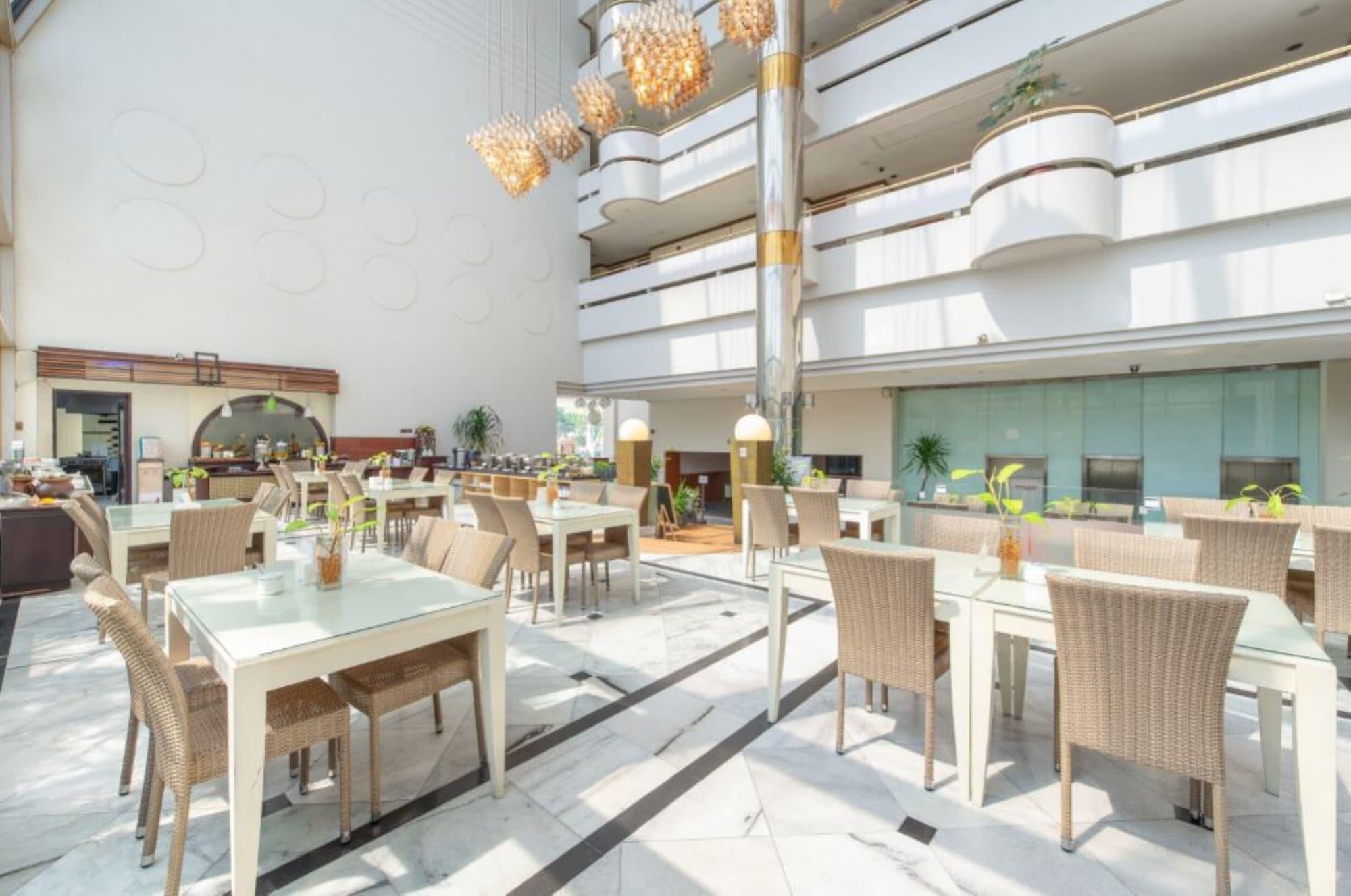 Lux Tychi Hotel Malang by ZUZU