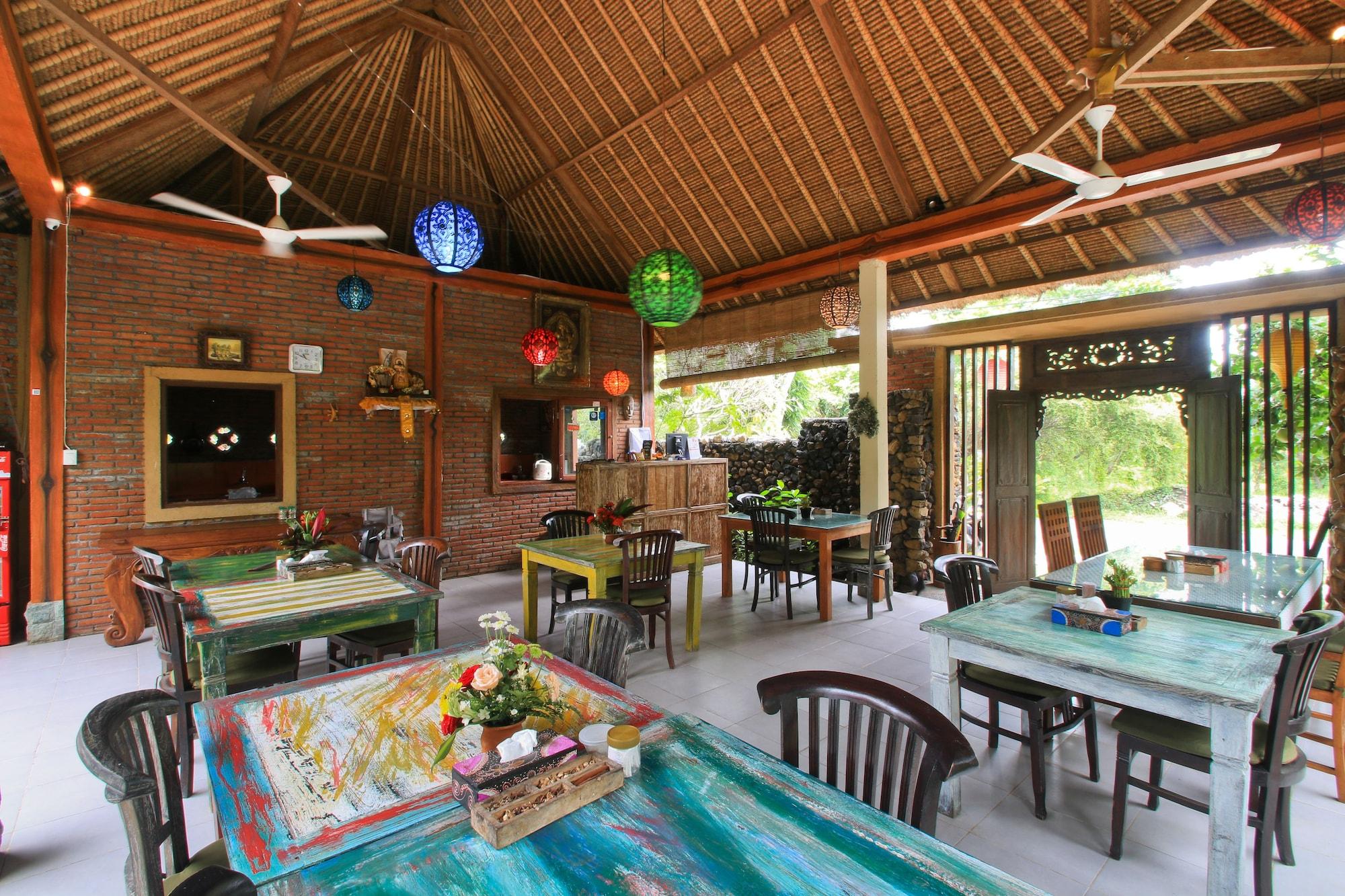 Amed Harmony Cafe And Bungalows