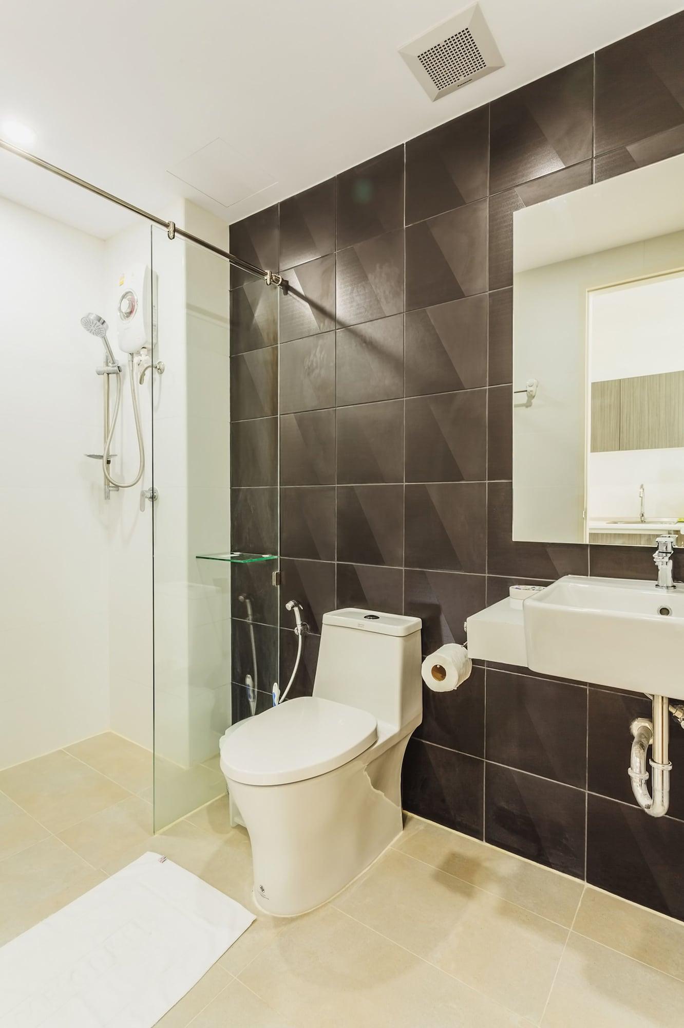 Condo In Kata In Ozone A604