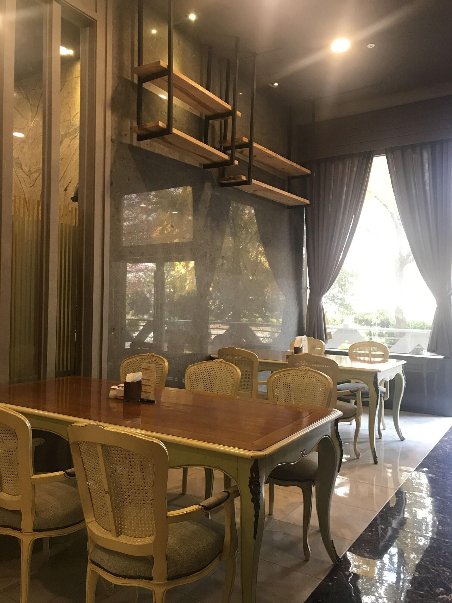Hotel International