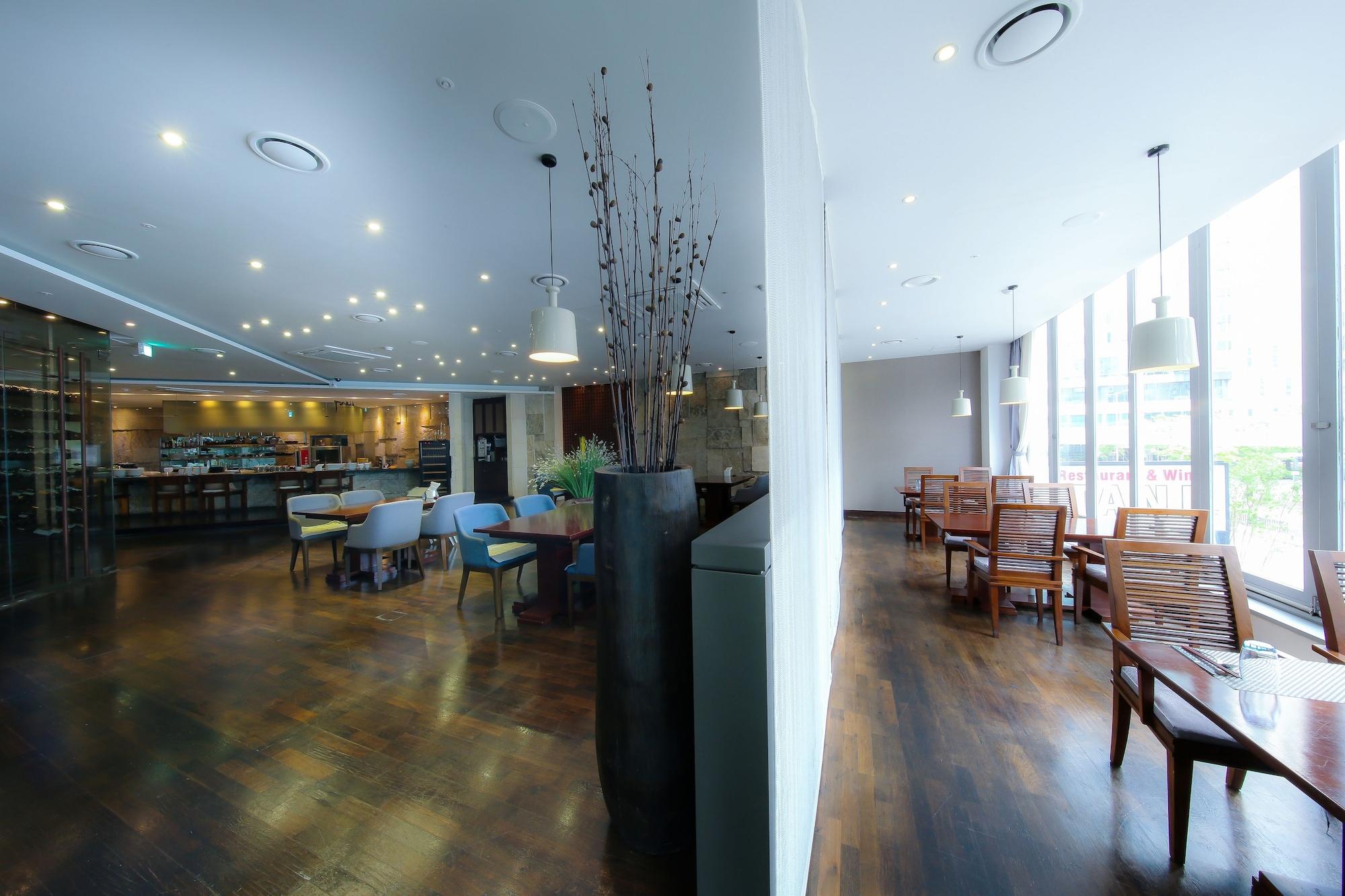 F T Hotel