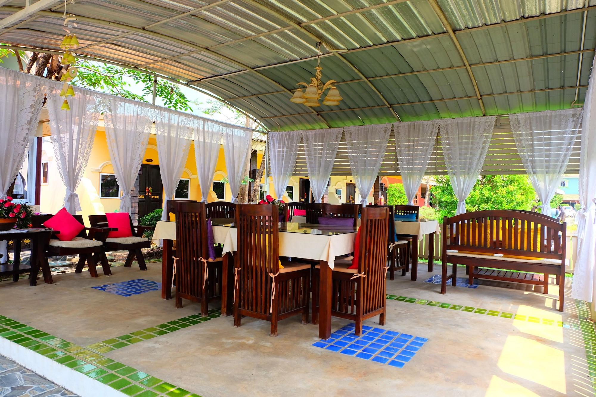 P Paradise Hotel