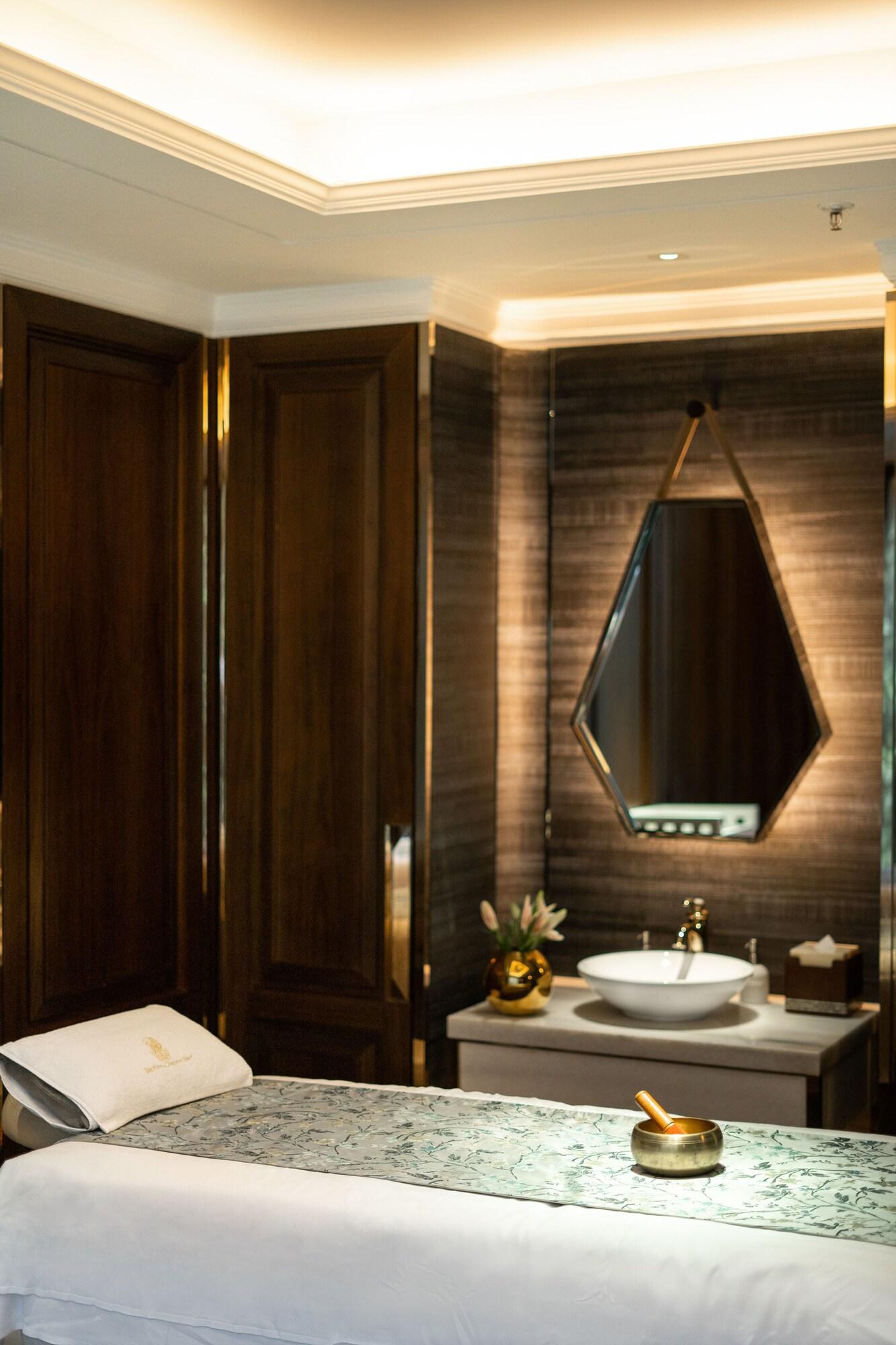 The Ritz-Carlton, Pune by null