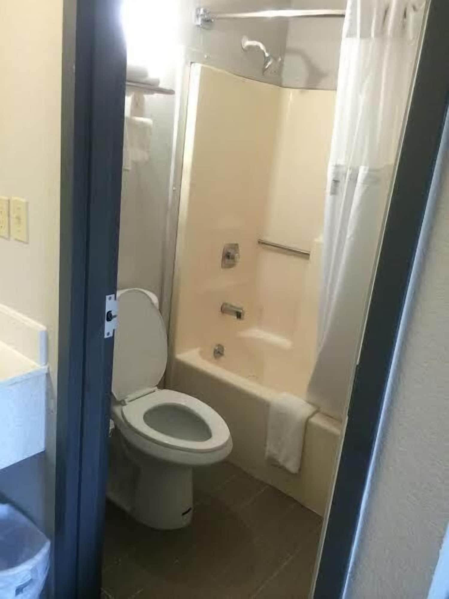 Lotus Inn And Suites