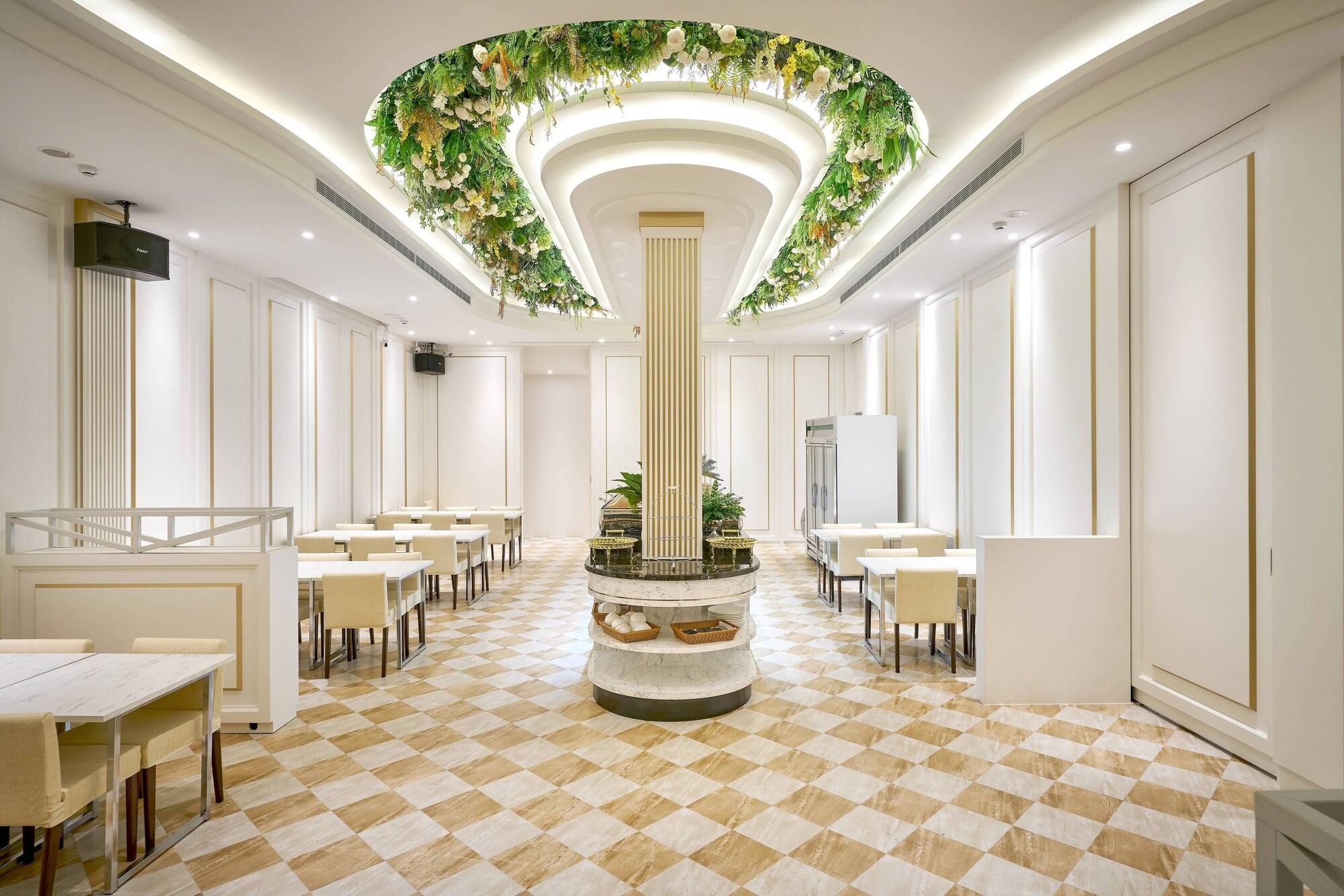 Sun Moon Lake Queen Castle Hotel
