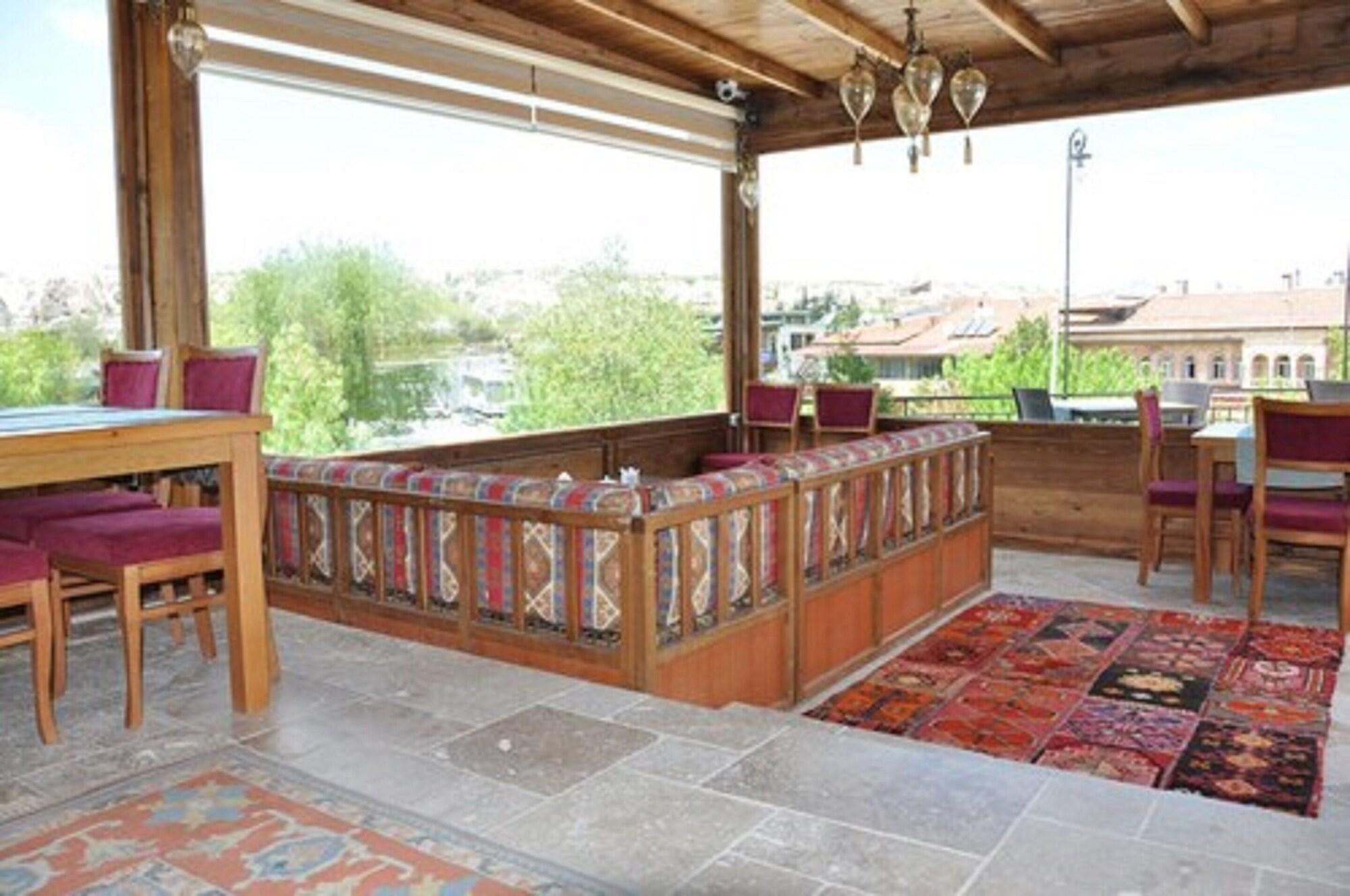 Blue Moon Cave Hotel