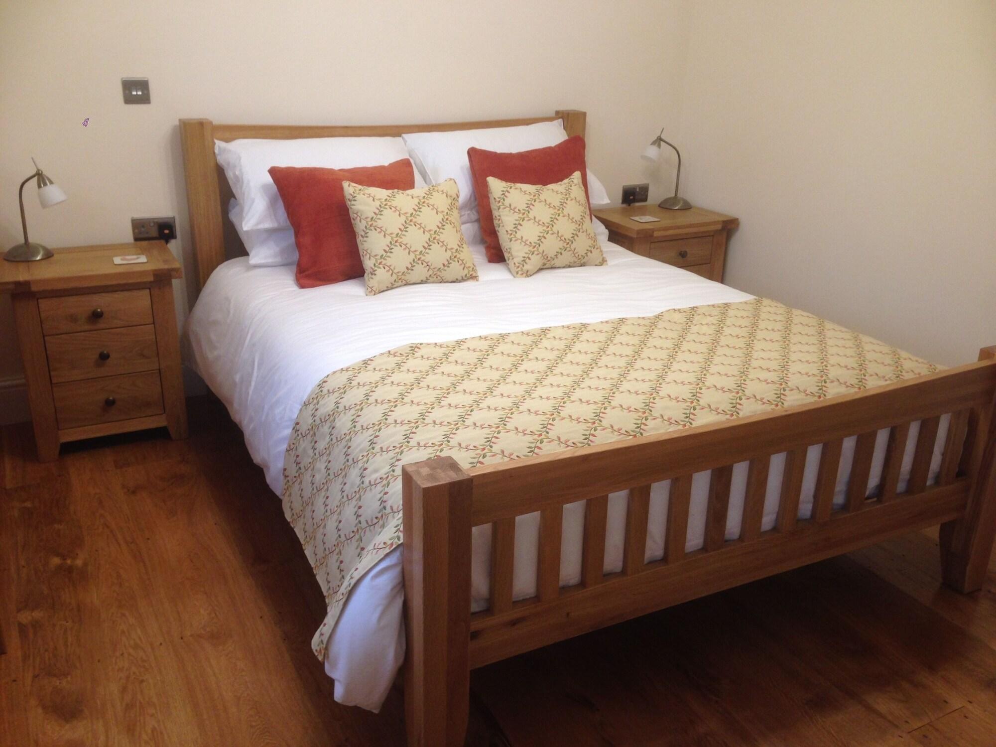 Room 3, Pontyclerc Farm House Bed And Breakfast, Carmarthenshire