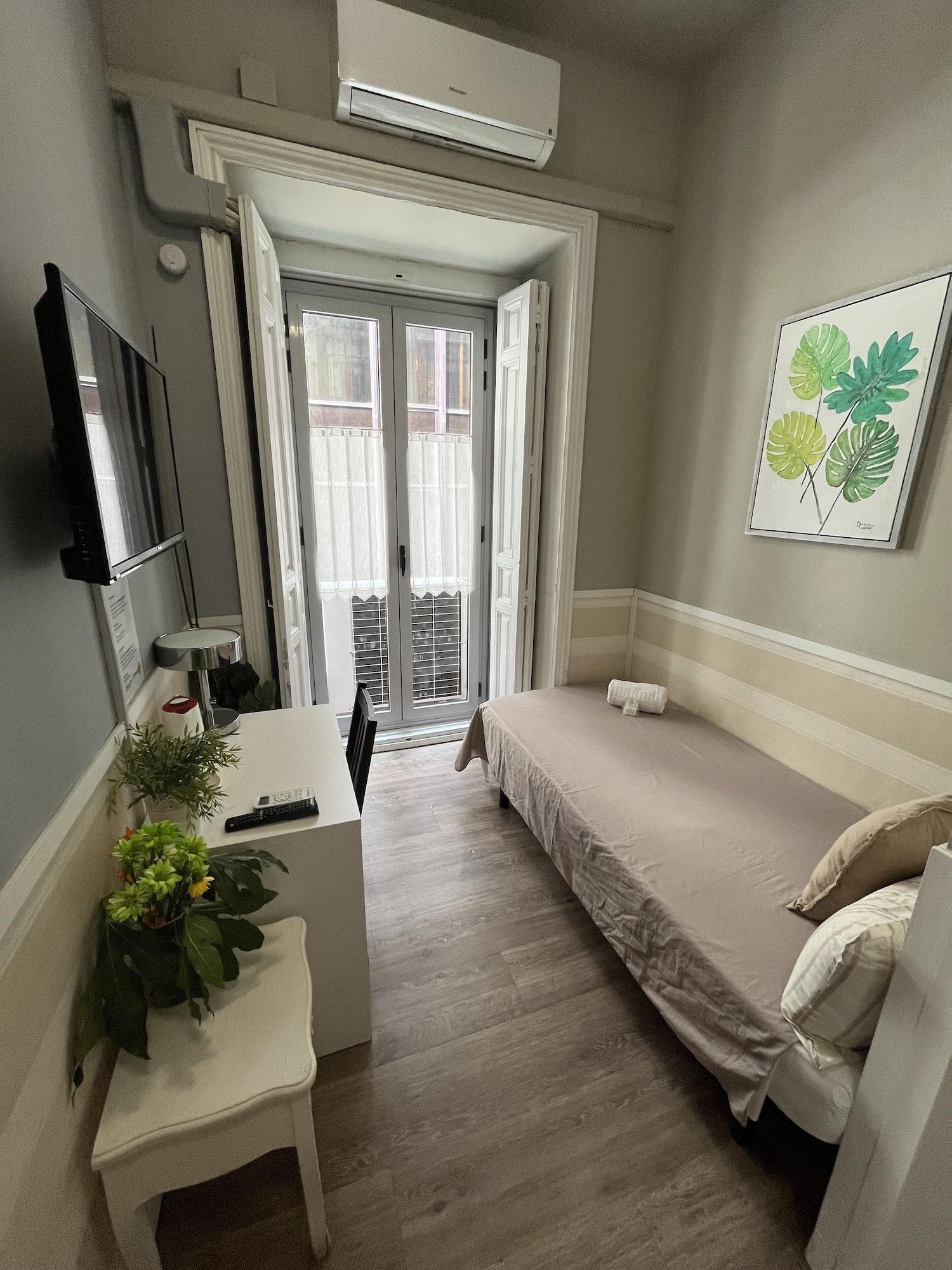 Hostal Madrid by null