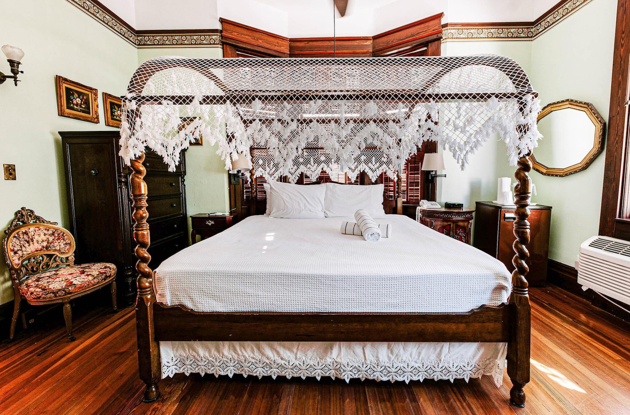 Curry Mansion Inn by null