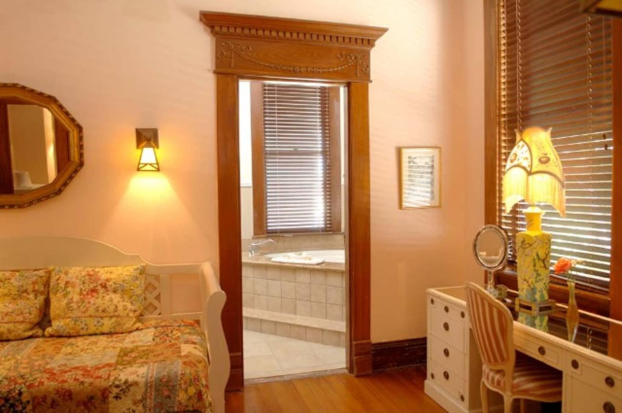 Curry Mansion Inn by null