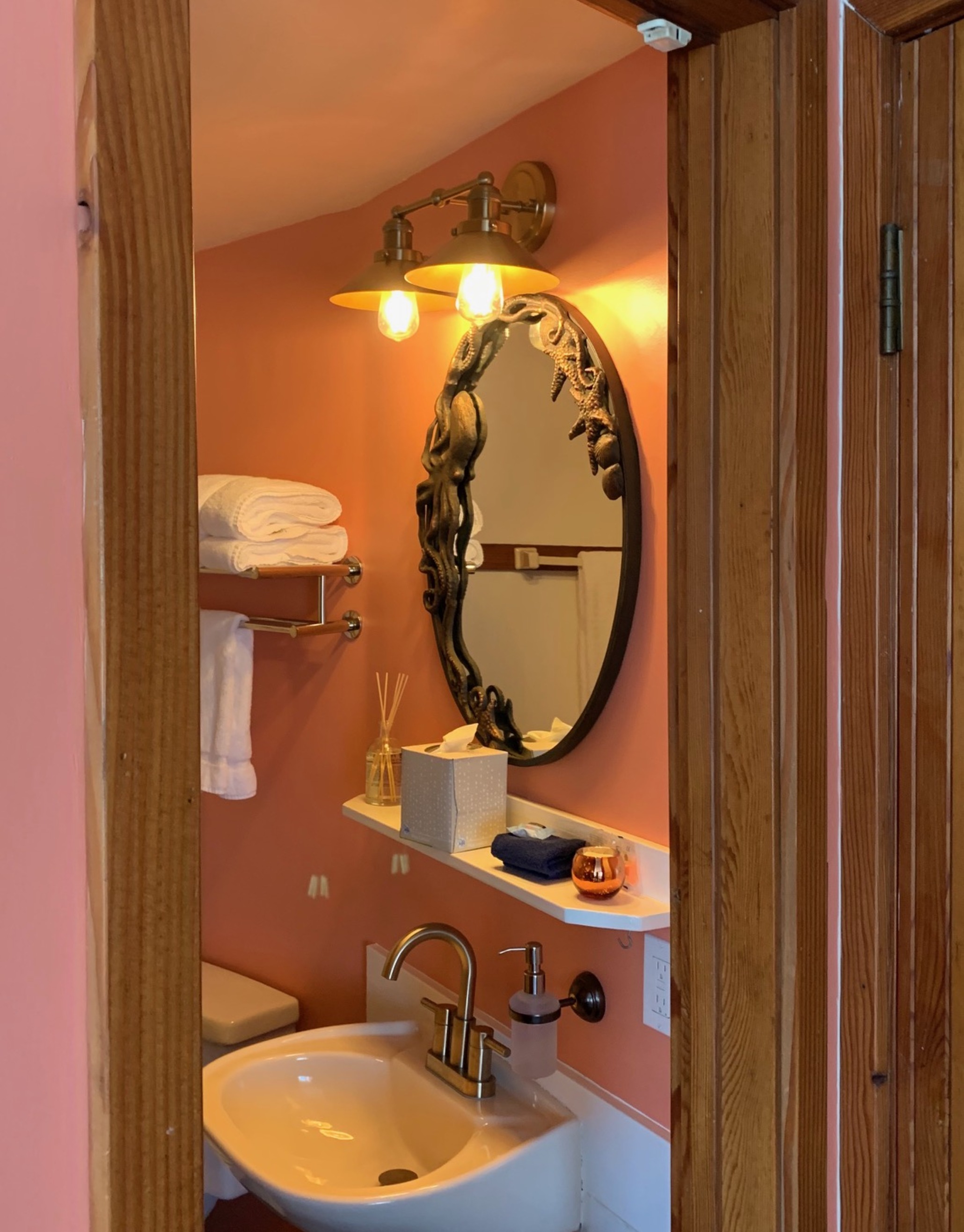 The Newport Belle, Riverboat Bed and Breakfast by null