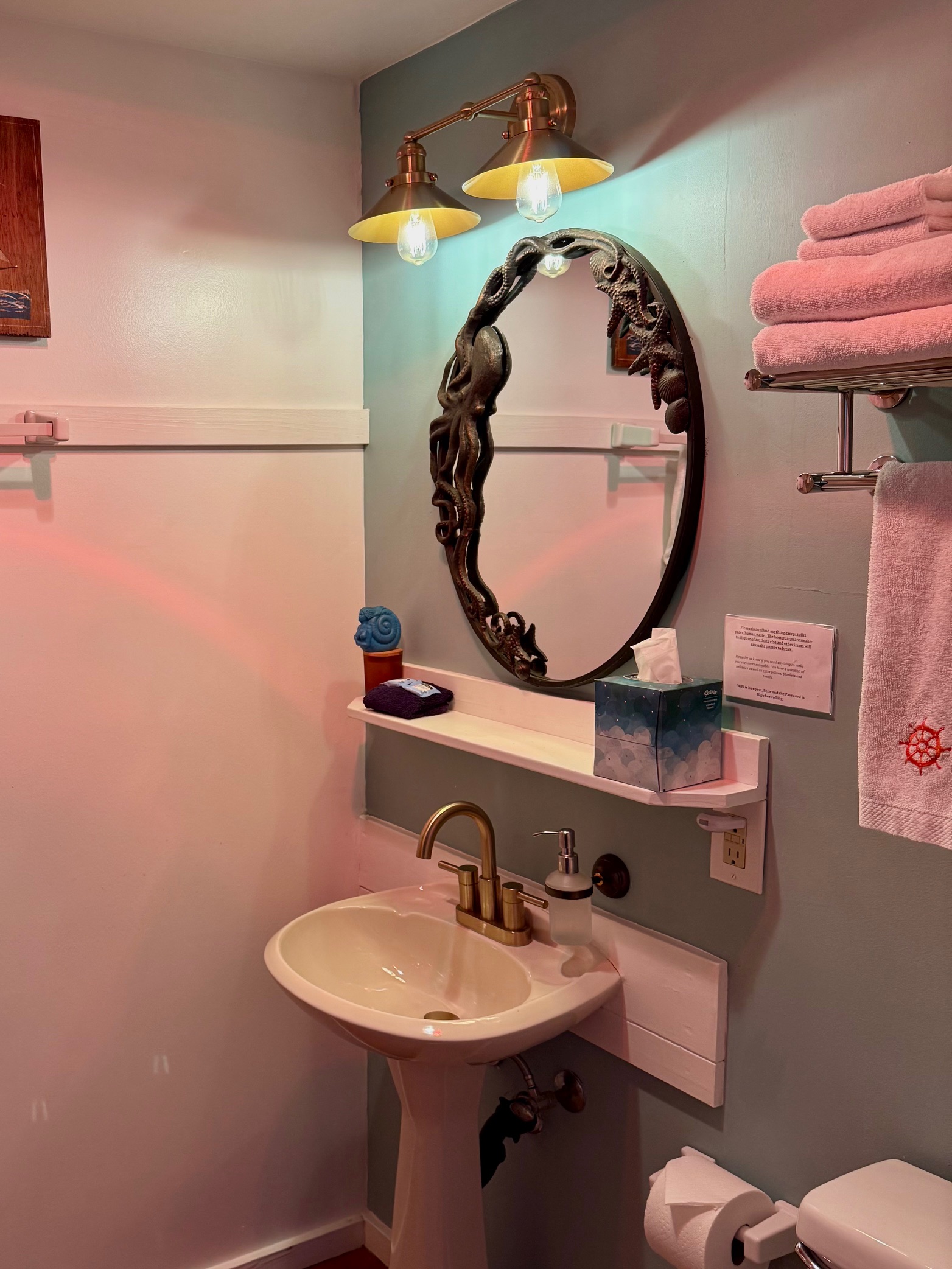 The Newport Belle, Riverboat Bed and Breakfast by null