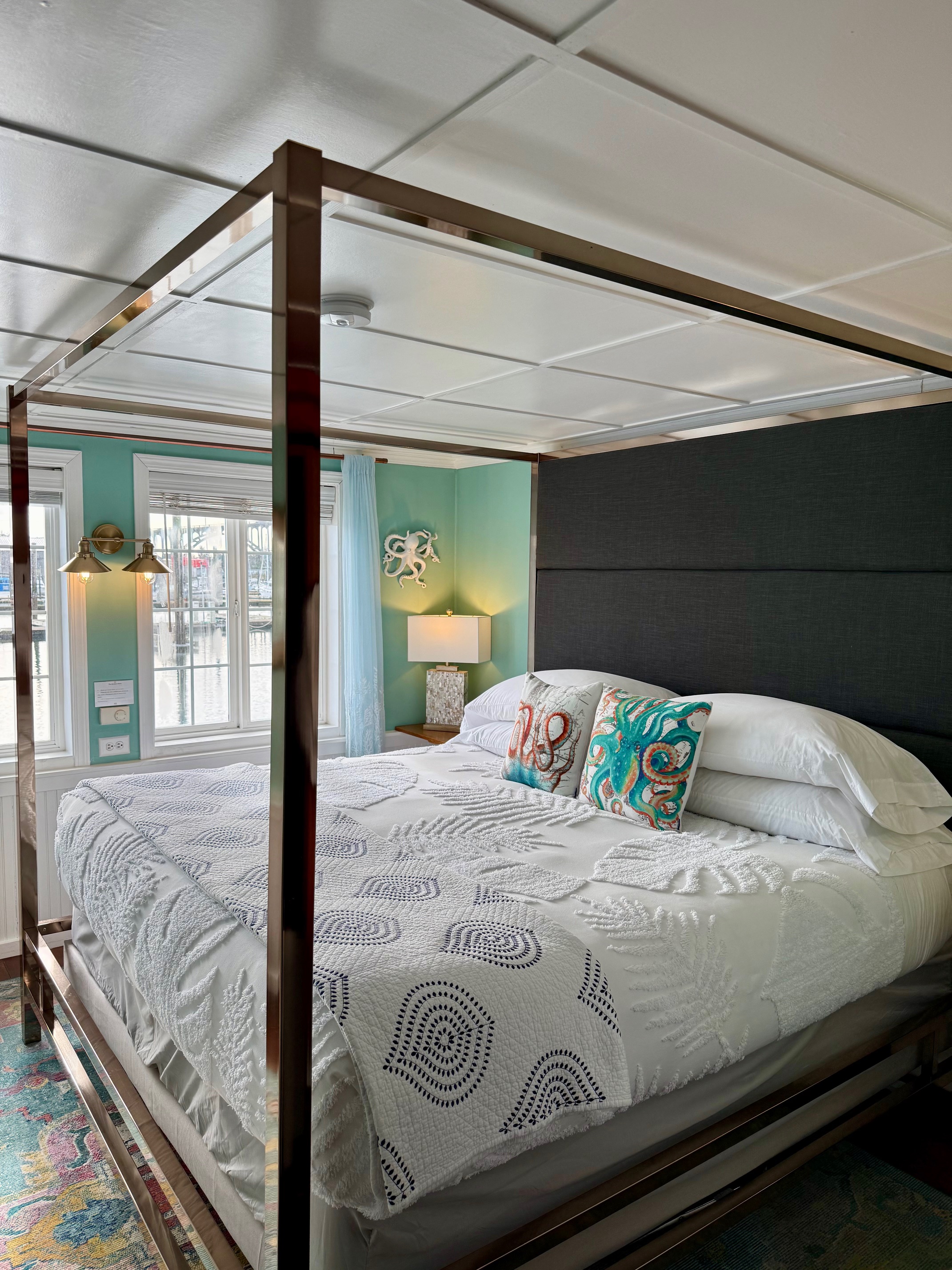 The Newport Belle, Riverboat Bed and Breakfast by null