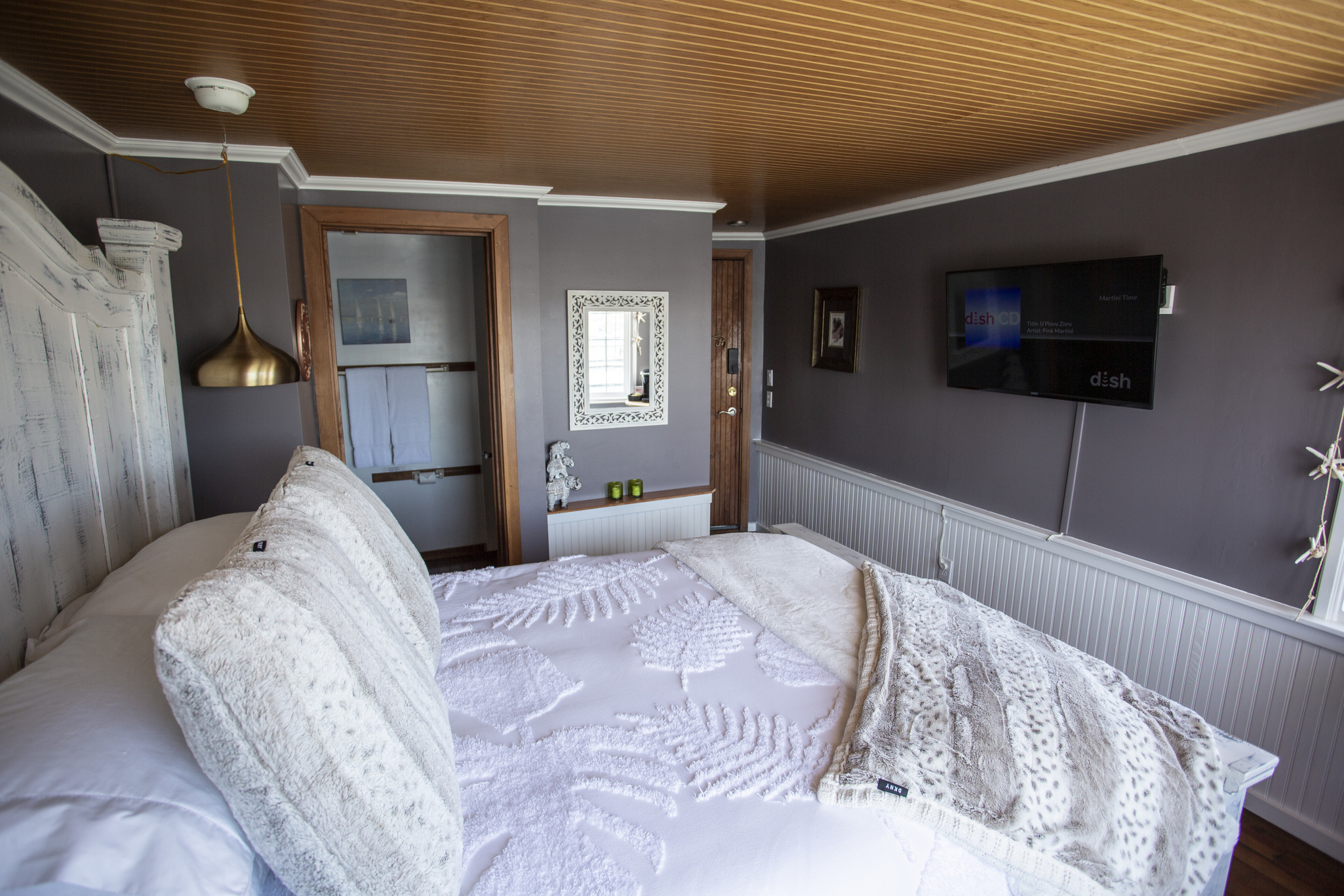 The Newport Belle, Riverboat Bed and Breakfast by null