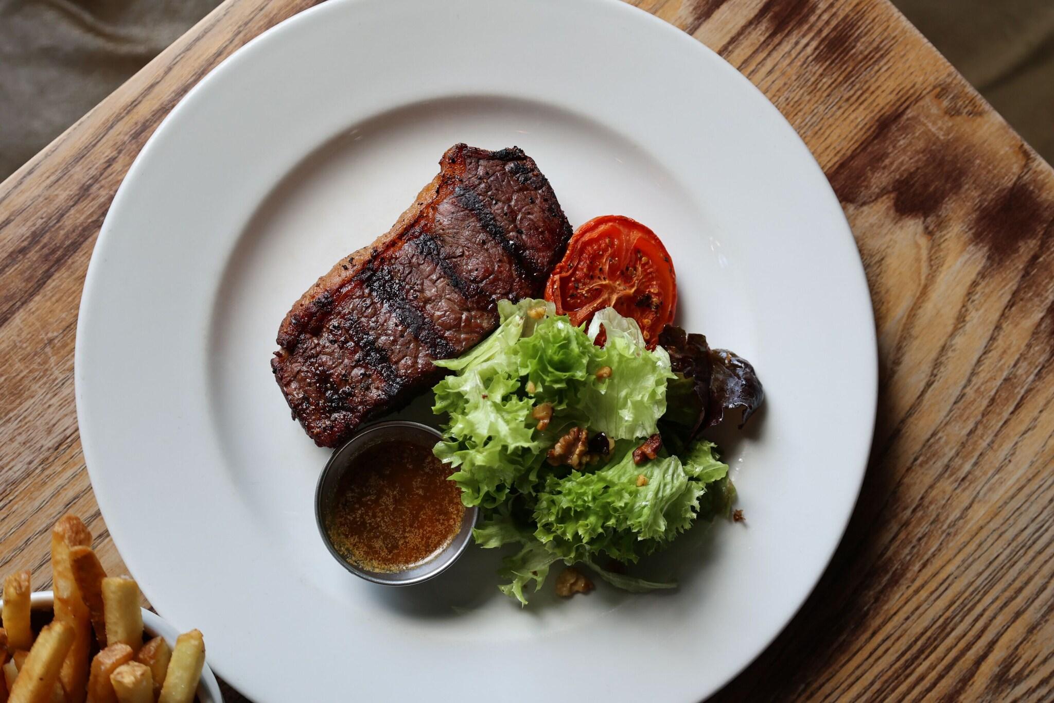 The Porterhouse Grill & Rooms by null