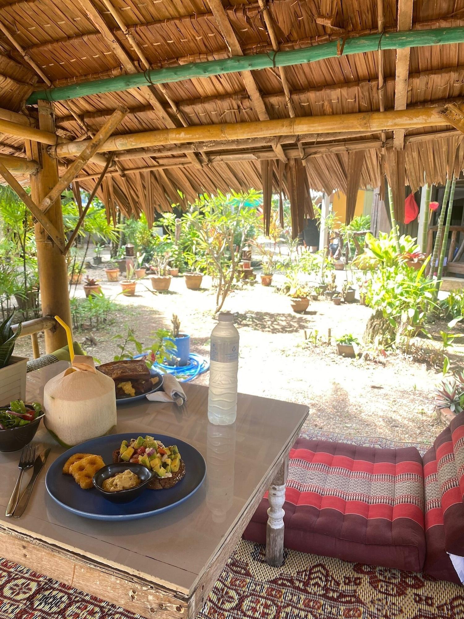 Leaf House Bungalow Hostel