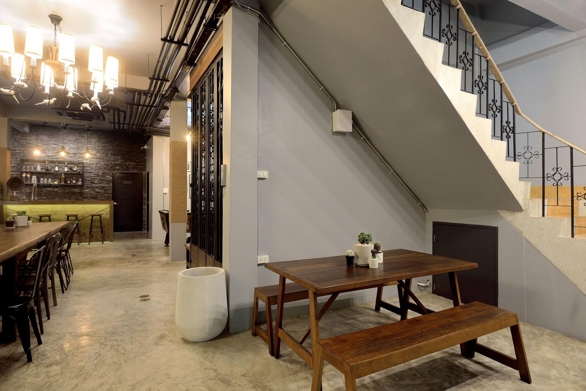 Castle Black Bangkok Hostel