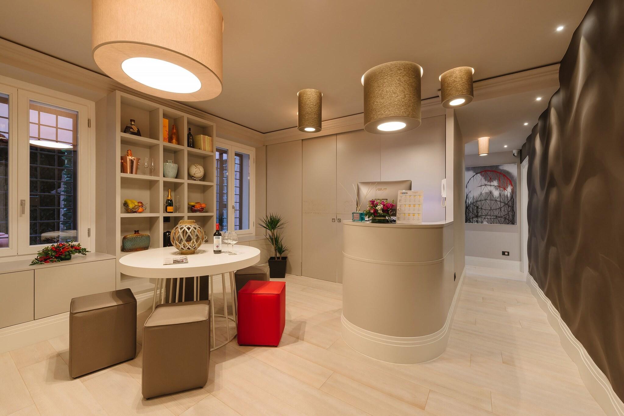 Rhea Silvia Luxury Navona by null