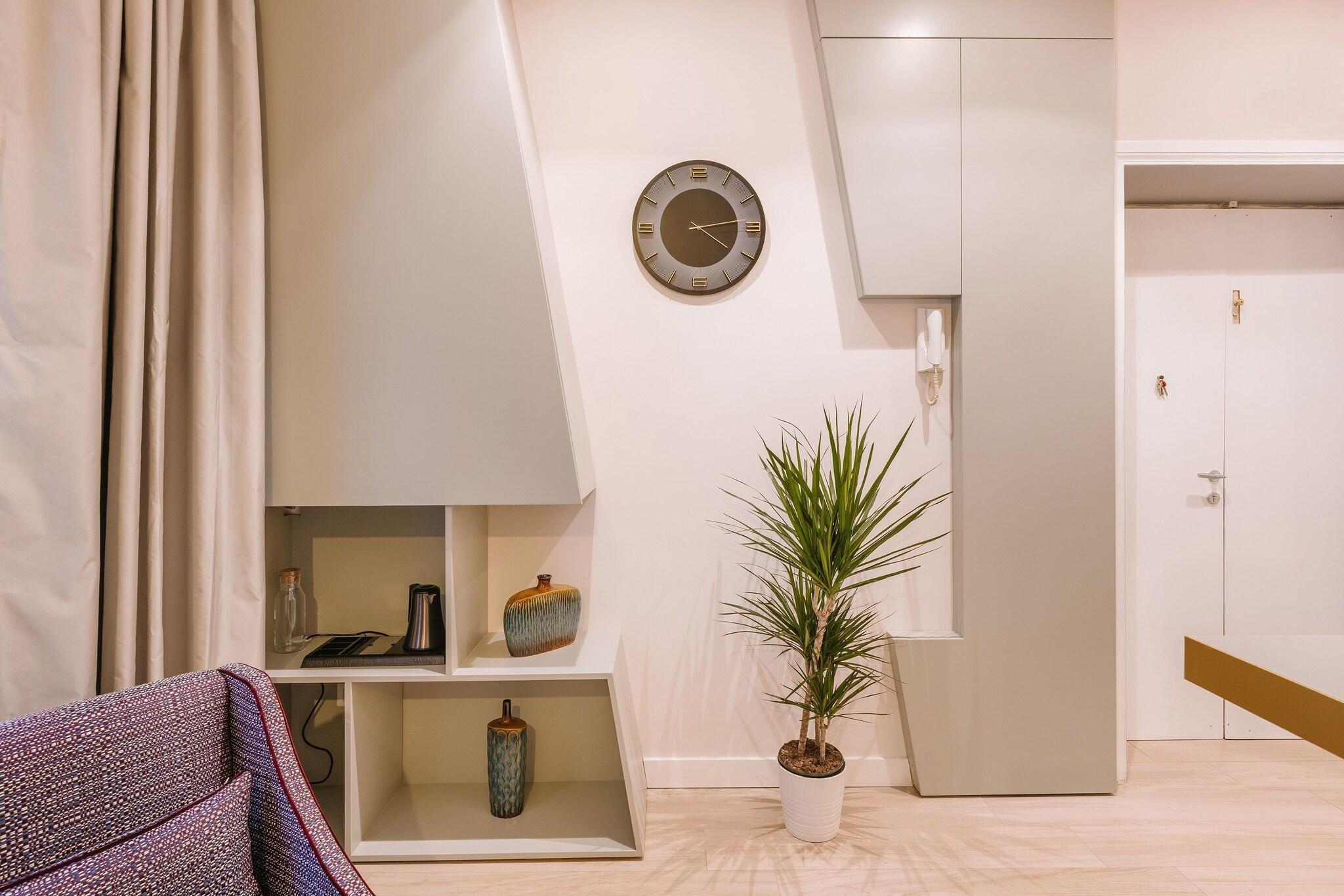 Rhea Silvia Luxury Navona by null