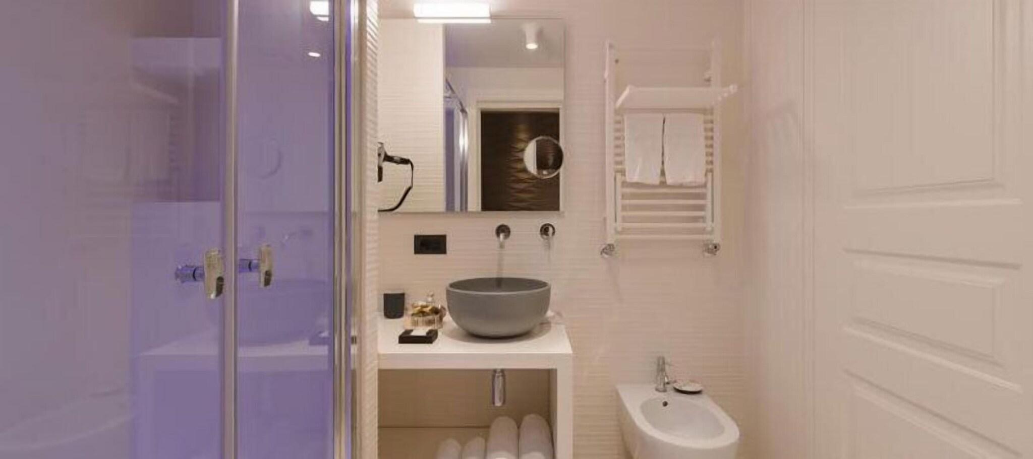 Rhea Silvia Luxury Navona by null