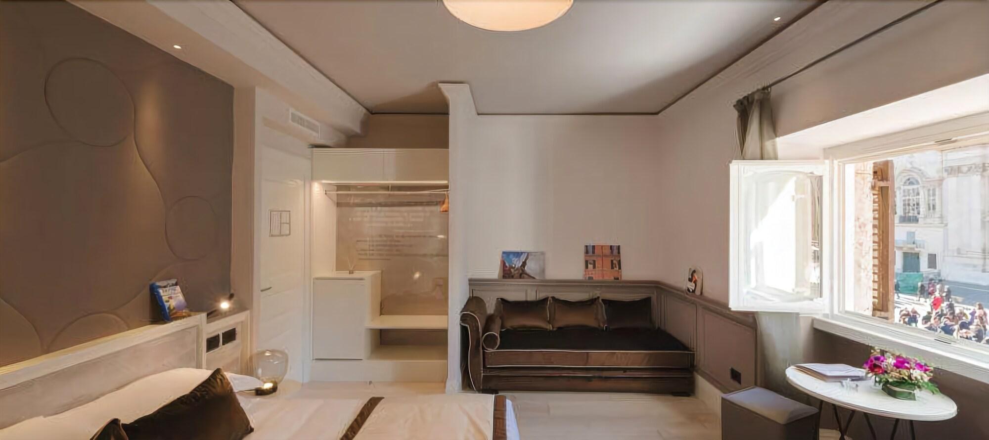 Rhea Silvia Luxury Navona by null