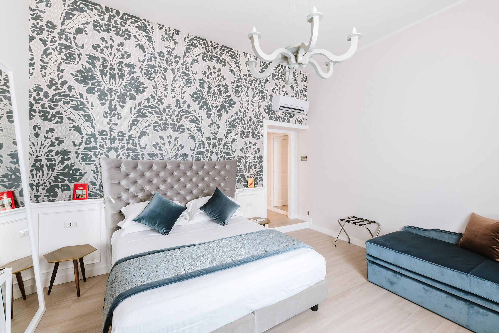 Rhea Silvia Luxury Navona by null