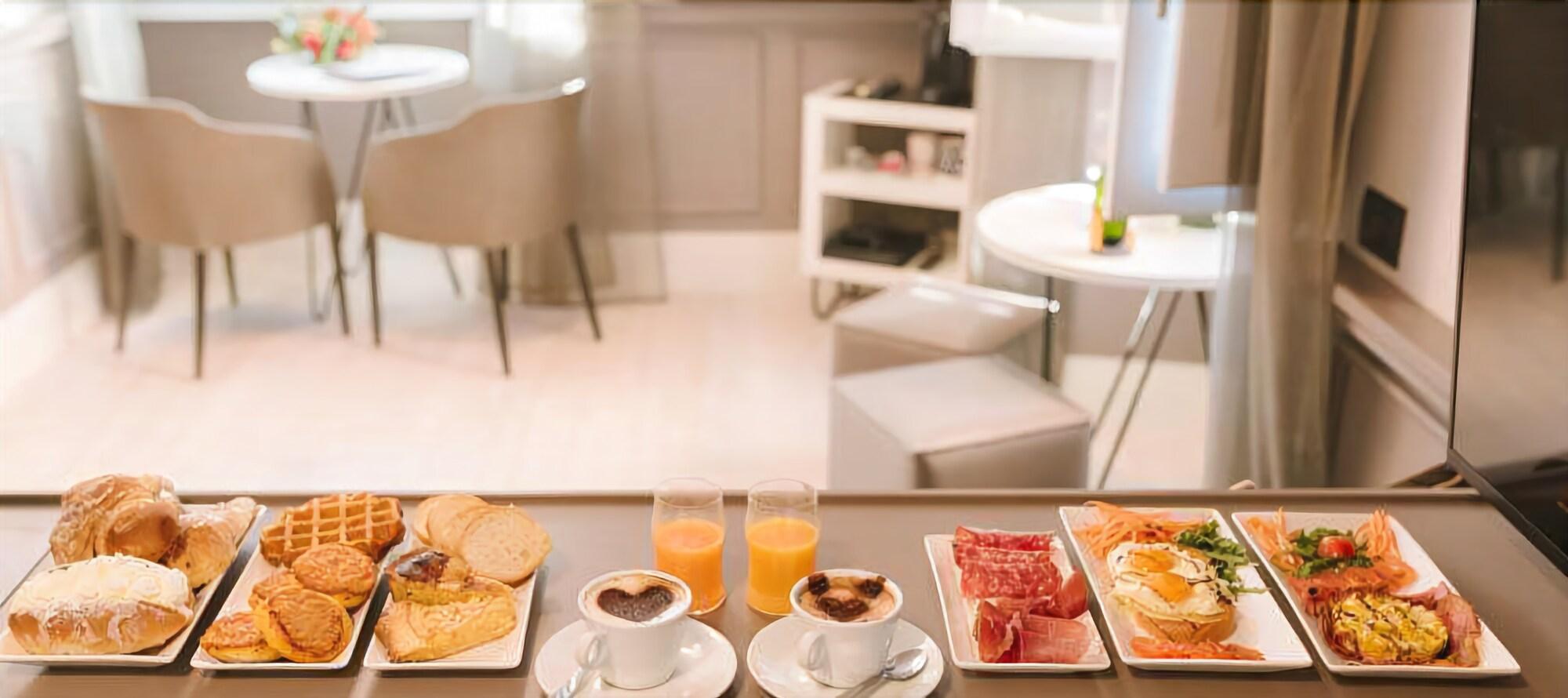 Rhea Silvia Luxury Navona by null